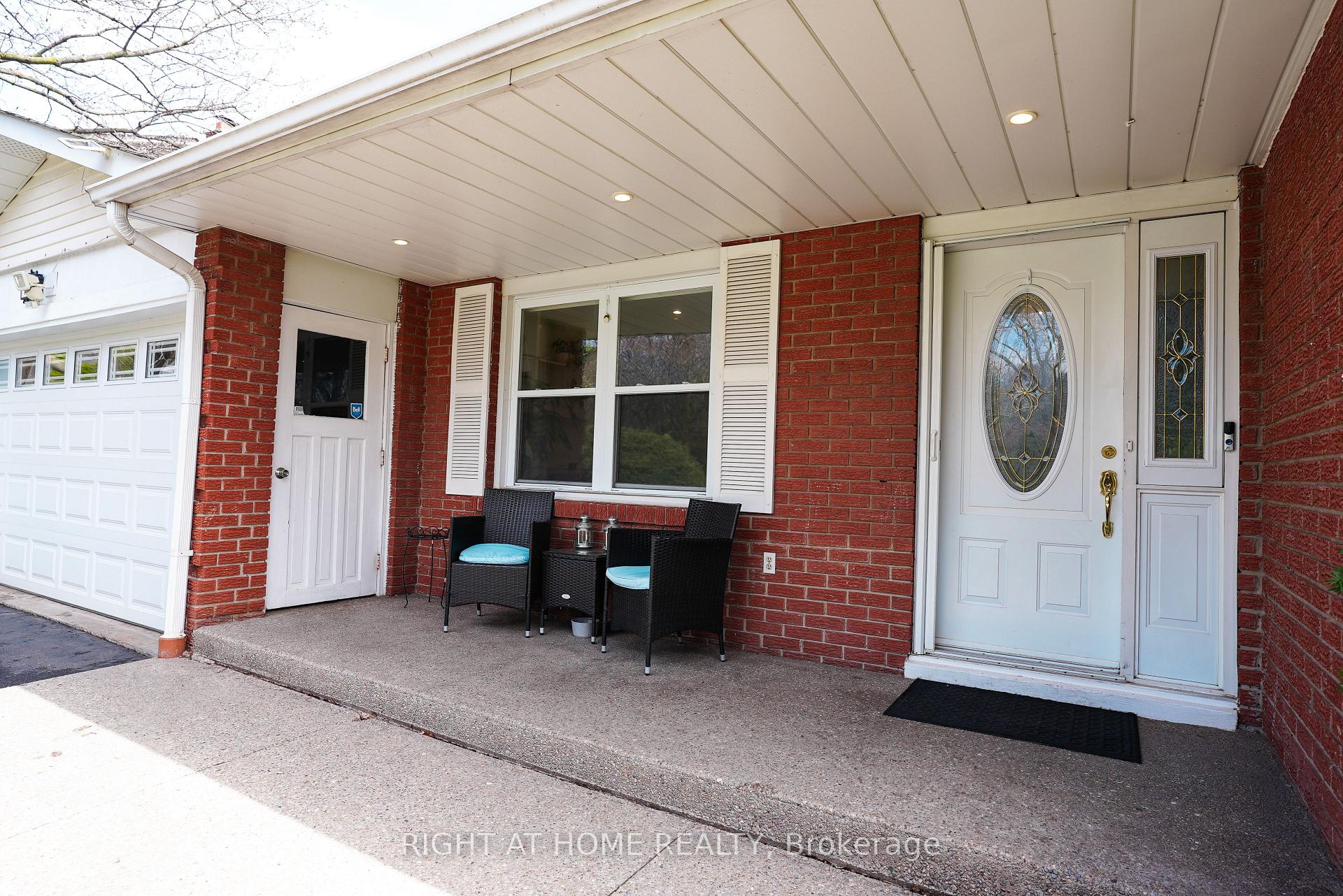 Photo 3 of 1266 Lakeview Drive, Oakville, Falgarwood — HOMEH