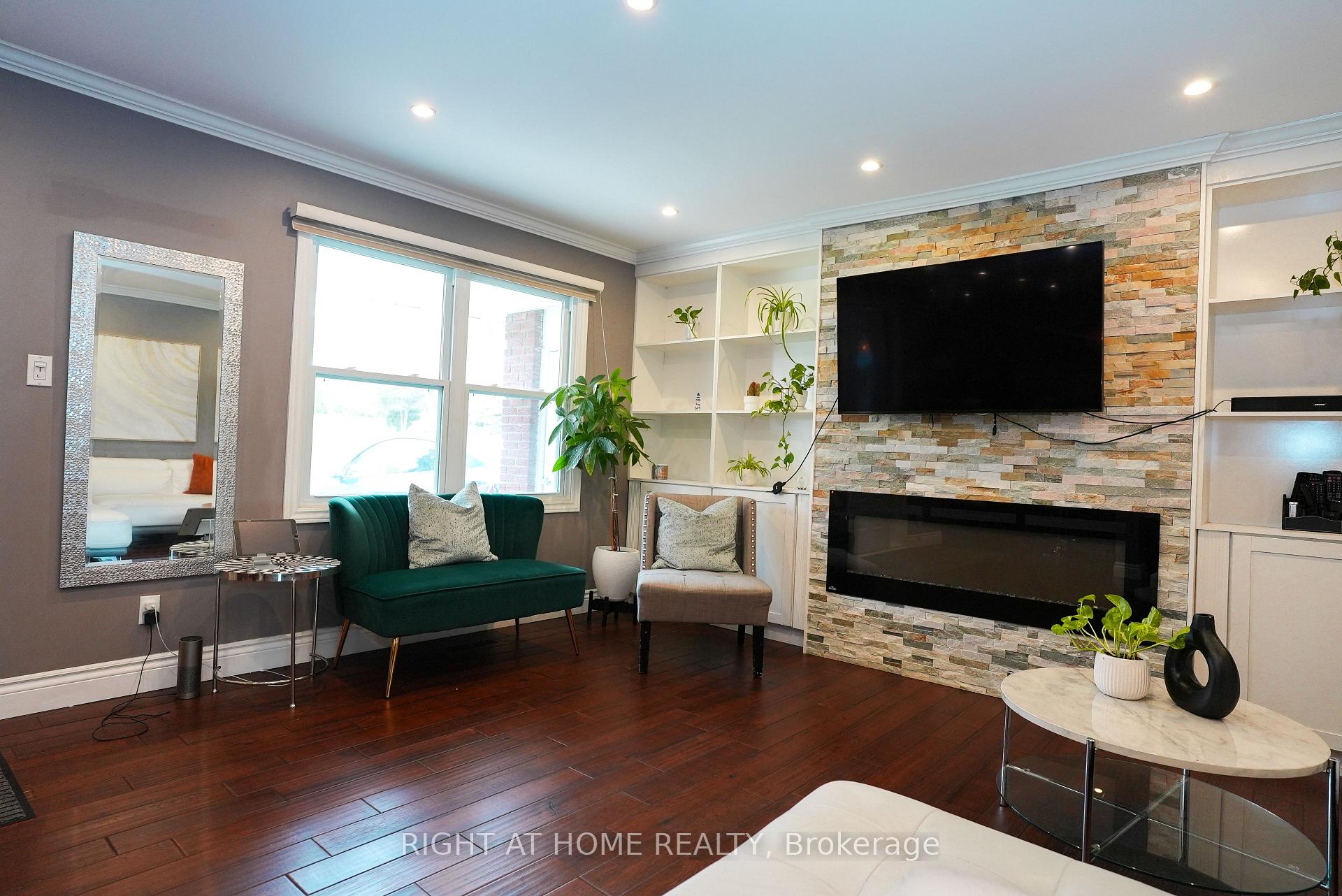 Photo 4 of 1266 Lakeview Drive, Oakville, Falgarwood — HOMEH