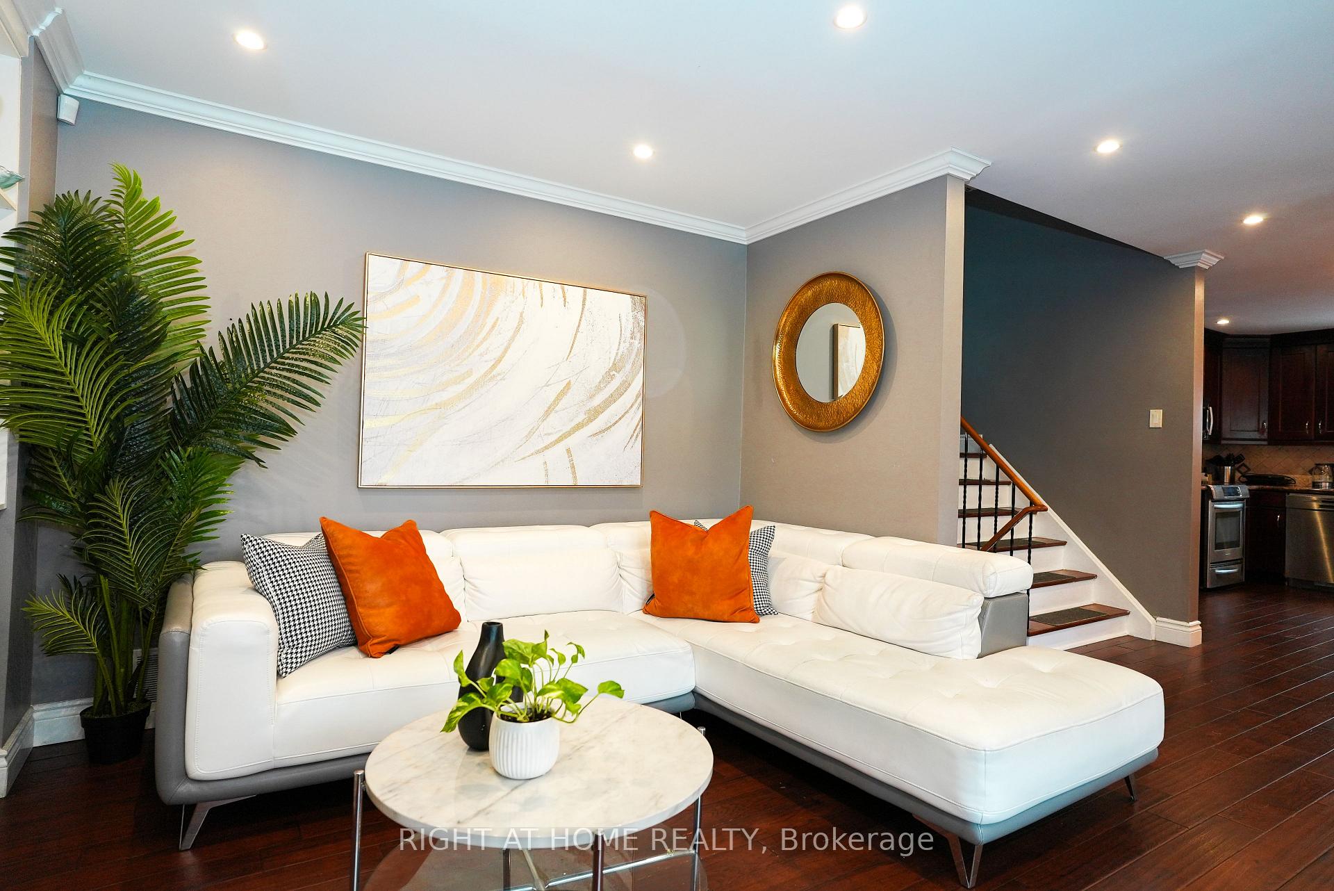 Photo 6 of 1266 Lakeview Drive, Oakville, Falgarwood — HOMEH