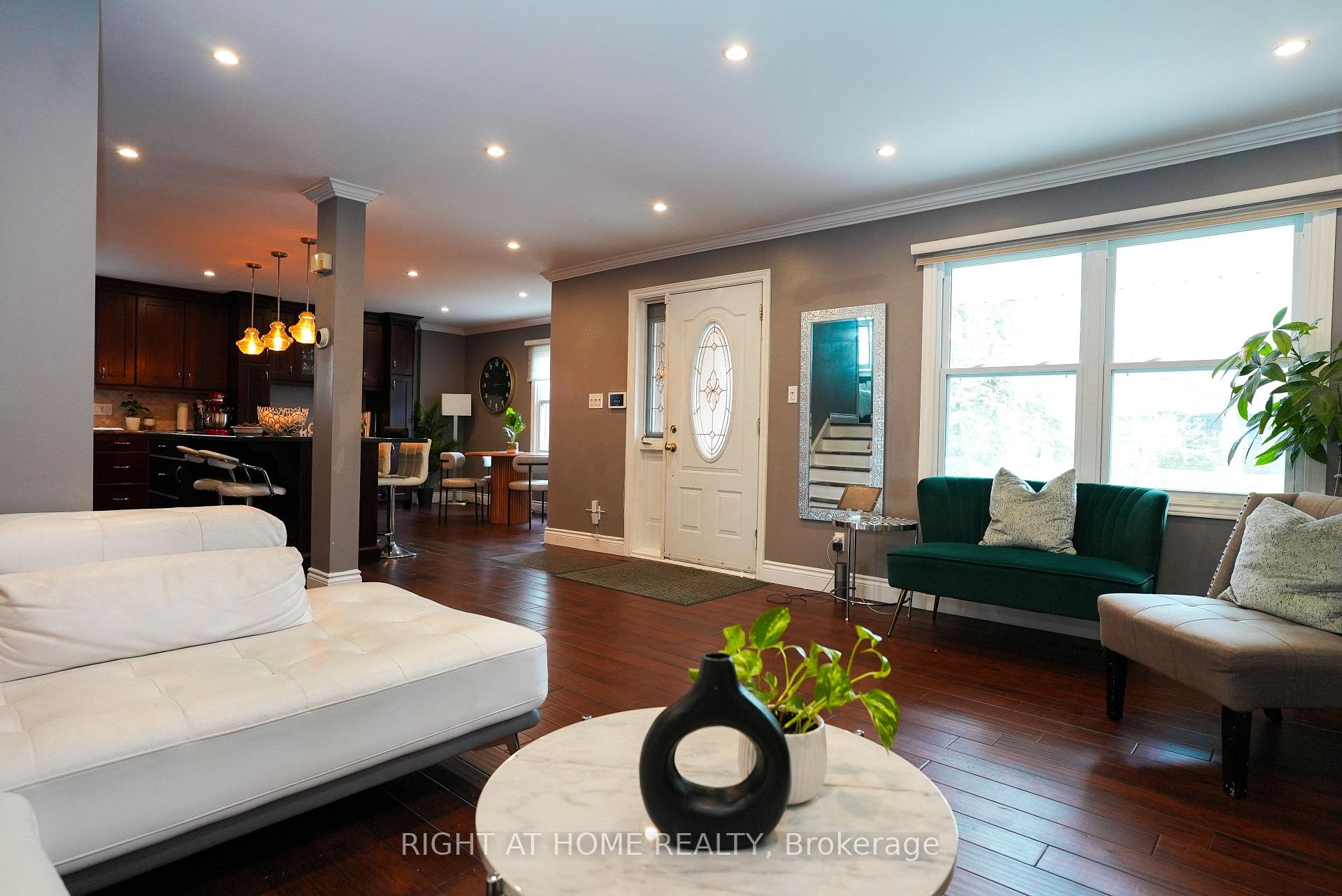 Photo 7 of 1266 Lakeview Drive, Oakville, Falgarwood — HOMEH