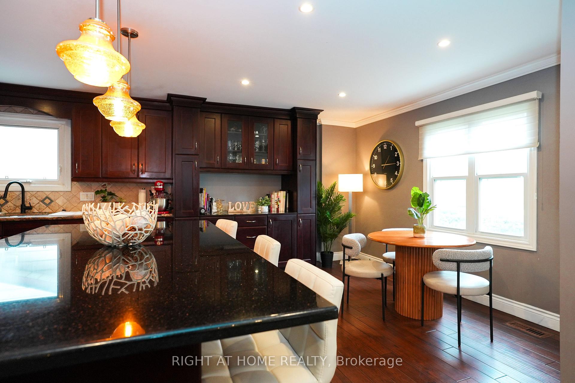 Photo 8 of 1266 Lakeview Drive, Oakville, Falgarwood — HOMEH