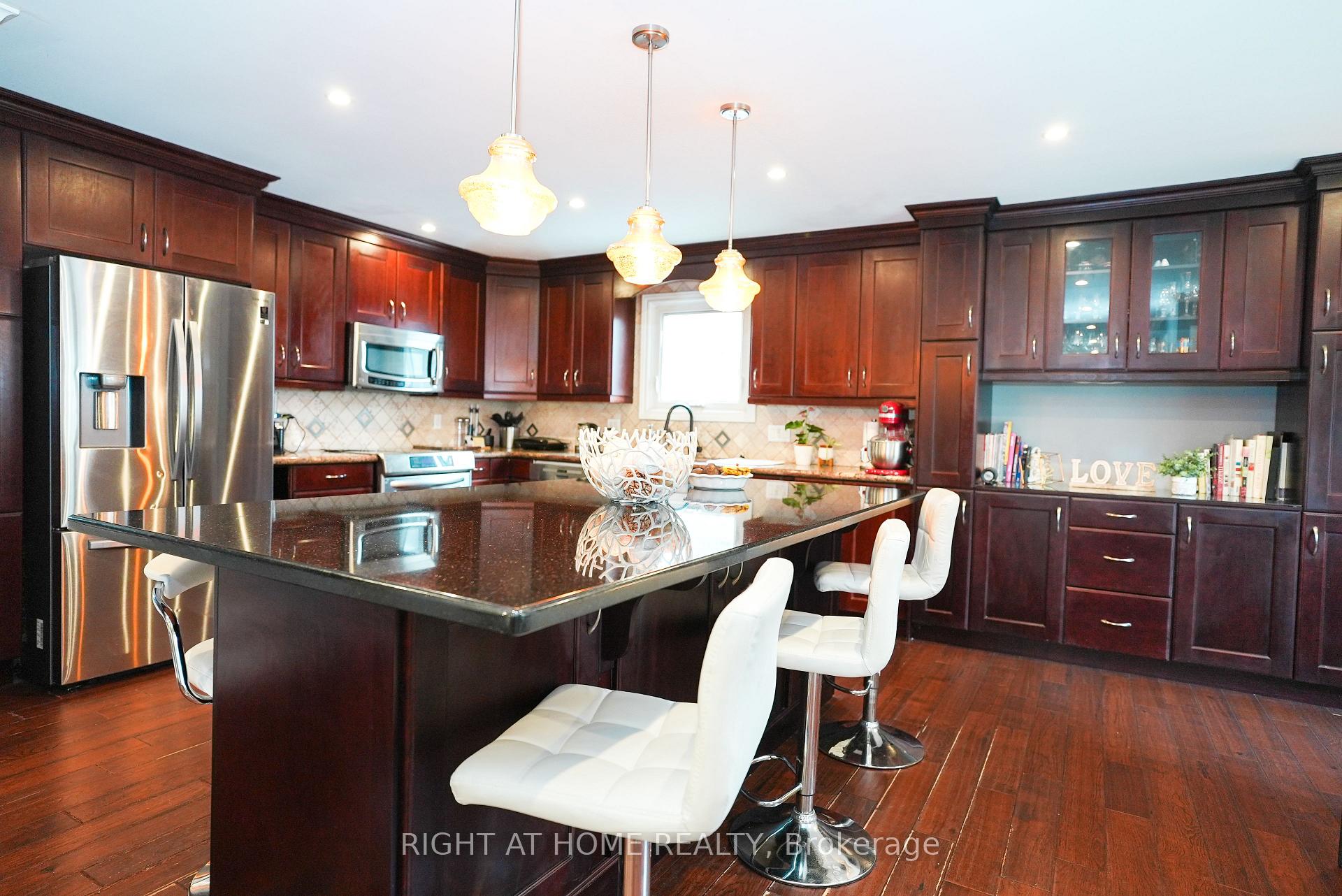 Photo 11 of 1266 Lakeview Drive, Oakville, Falgarwood — HOMEH