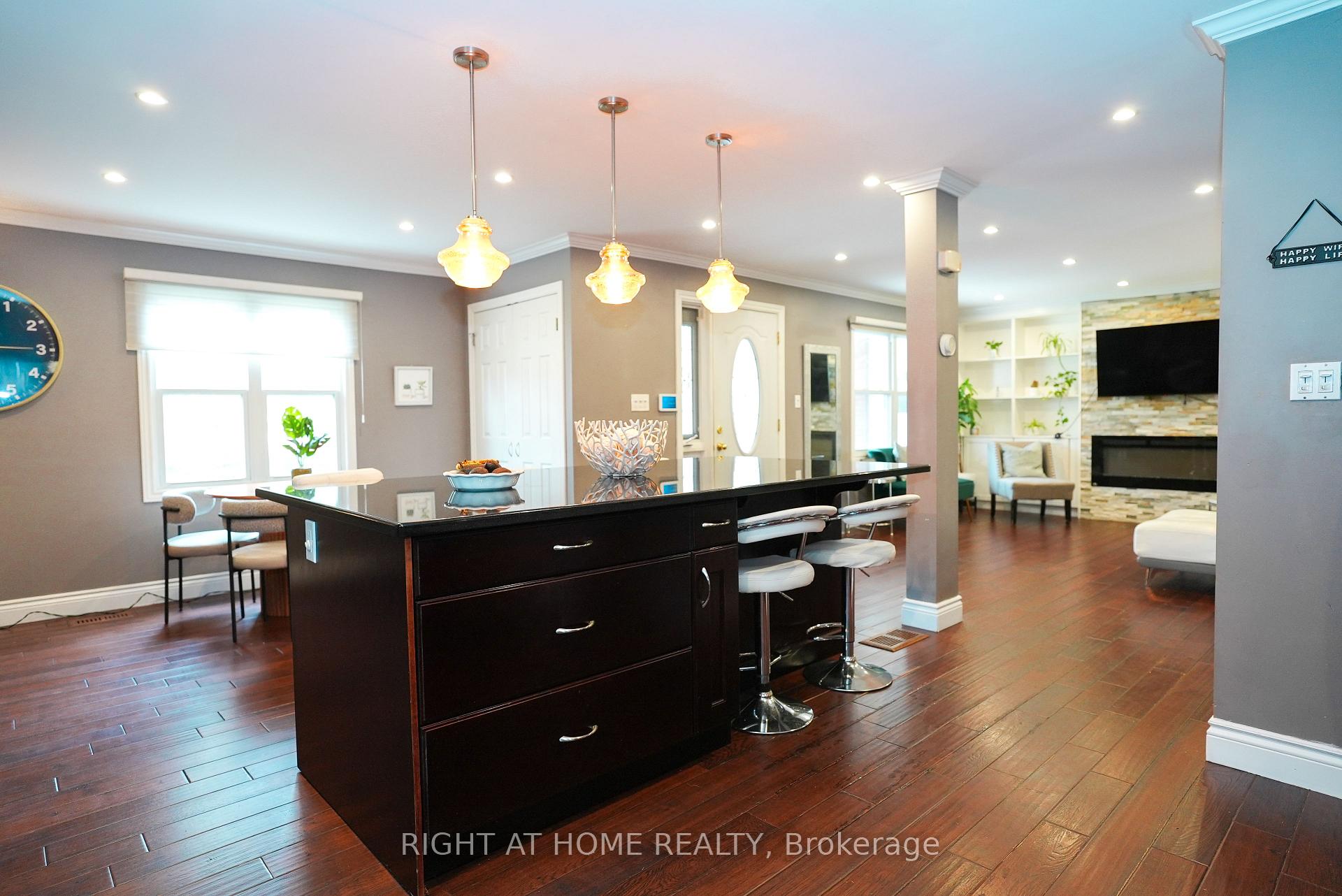 Photo 13 of 1266 Lakeview Drive, Oakville, Falgarwood — HOMEH