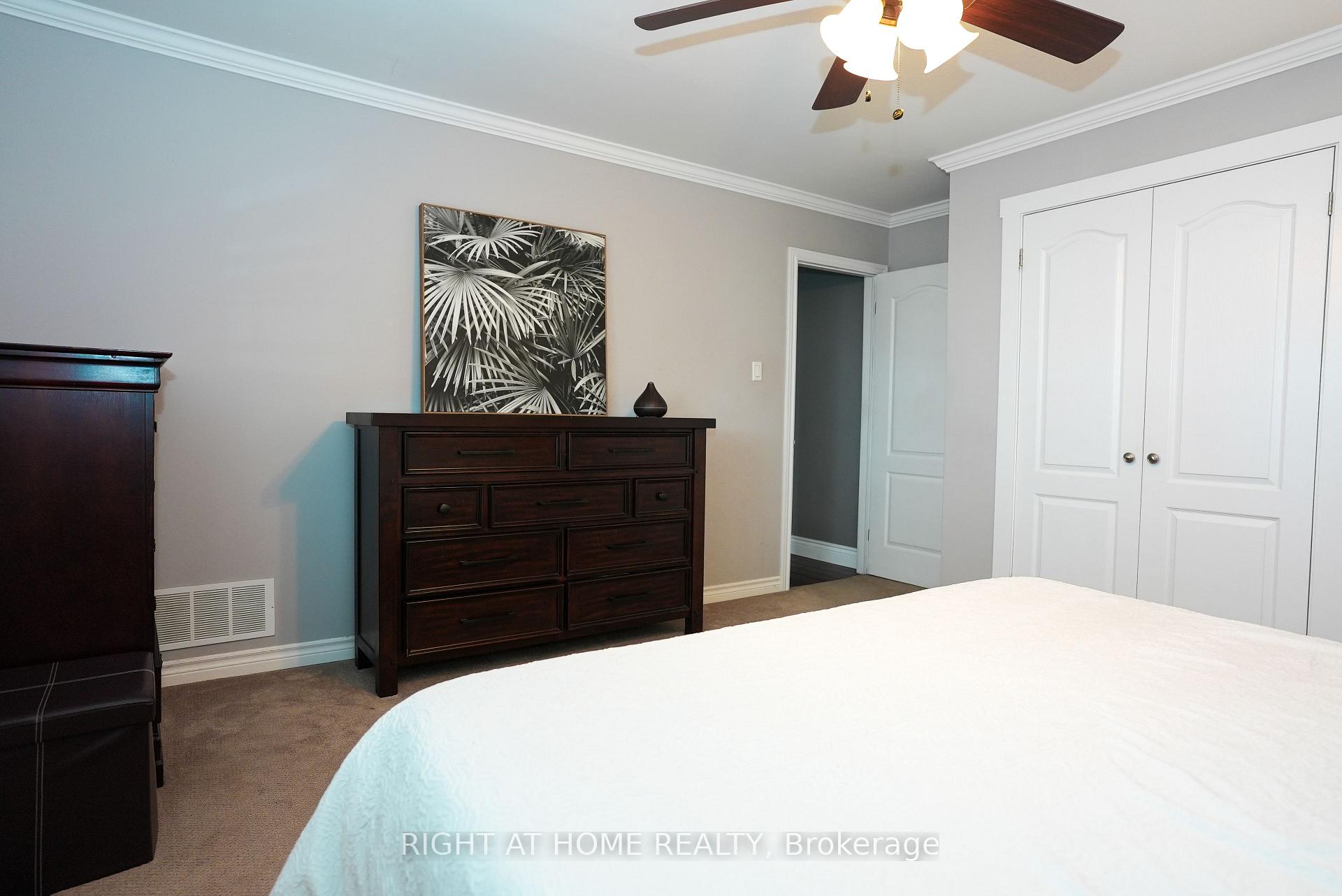 Photo 17 of 1266 Lakeview Drive, Oakville, Falgarwood — HOMEH