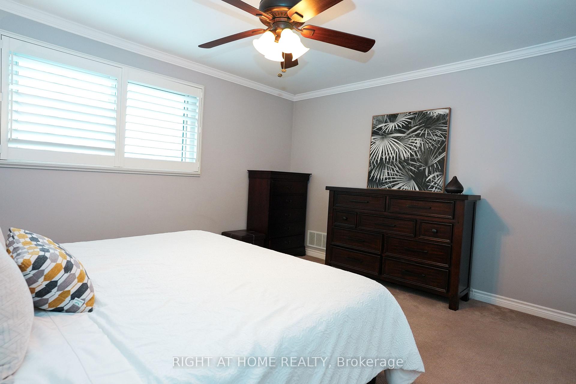 Photo 18 of 1266 Lakeview Drive, Oakville, Falgarwood — HOMEH