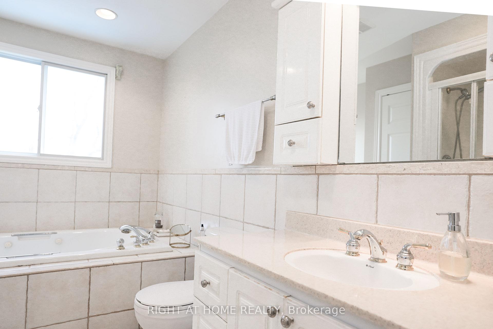 Photo 20 of 1266 Lakeview Drive, Oakville, Falgarwood — HOMEH