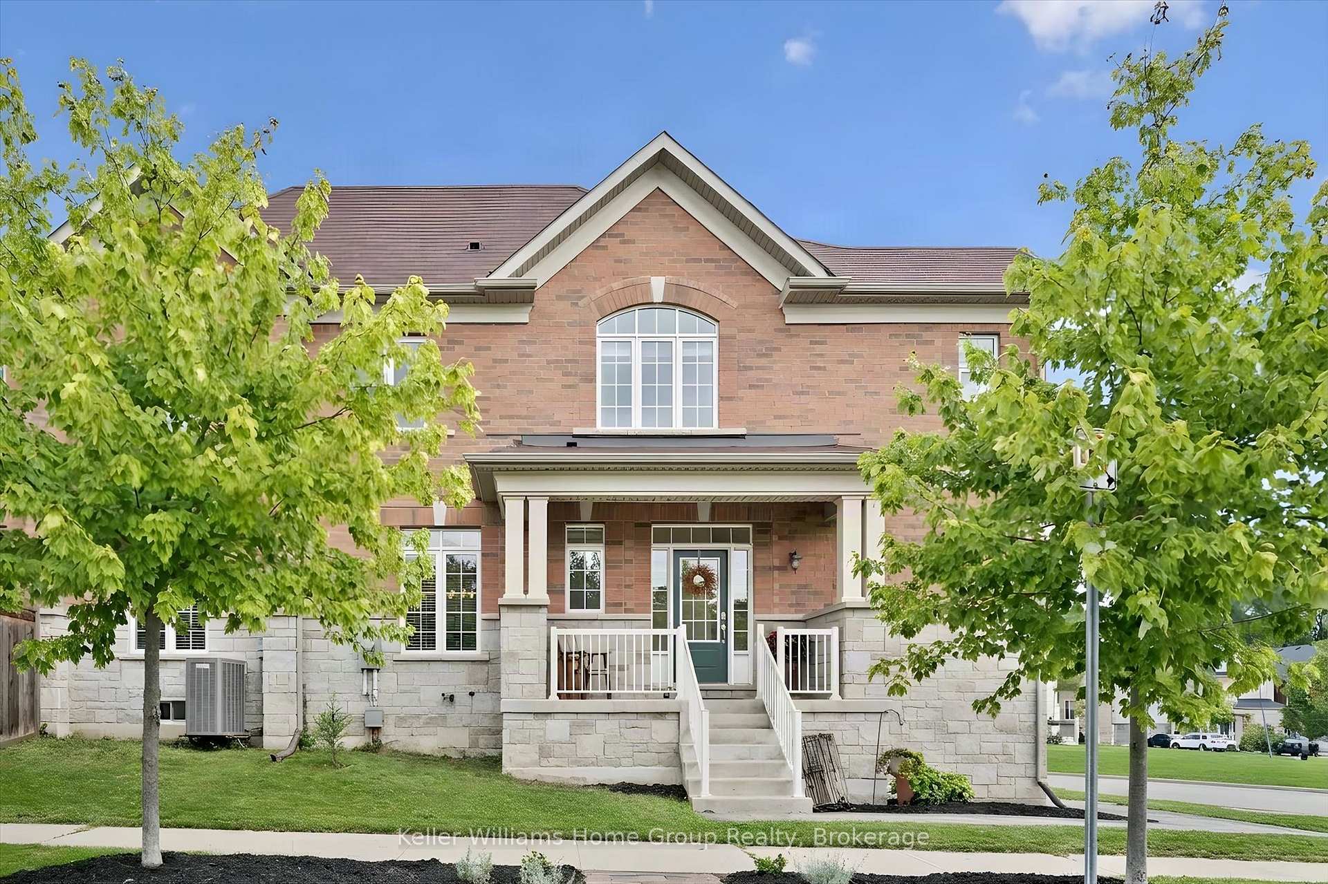 Photo 3 of 61 Ridgegate Crescent, Halton Hills, Georgetown — HOMEH