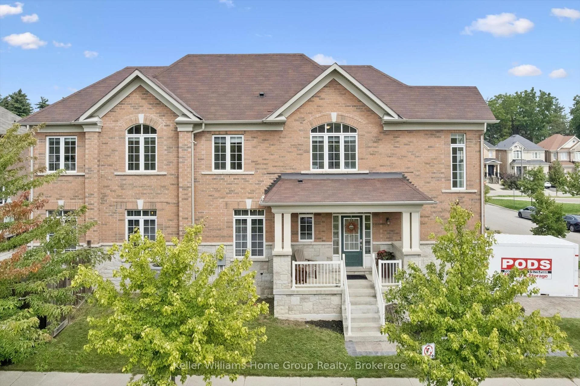 Photo 2 of 61 Ridgegate Crescent, Halton Hills, Georgetown — HOMEH