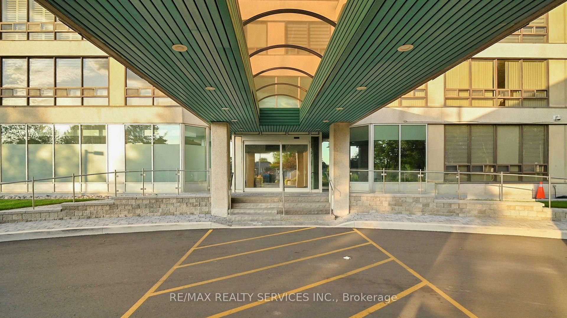 Photo 4 of Unit 508, 330 Mill Street S, Brampton, Brampton South — HOMEH