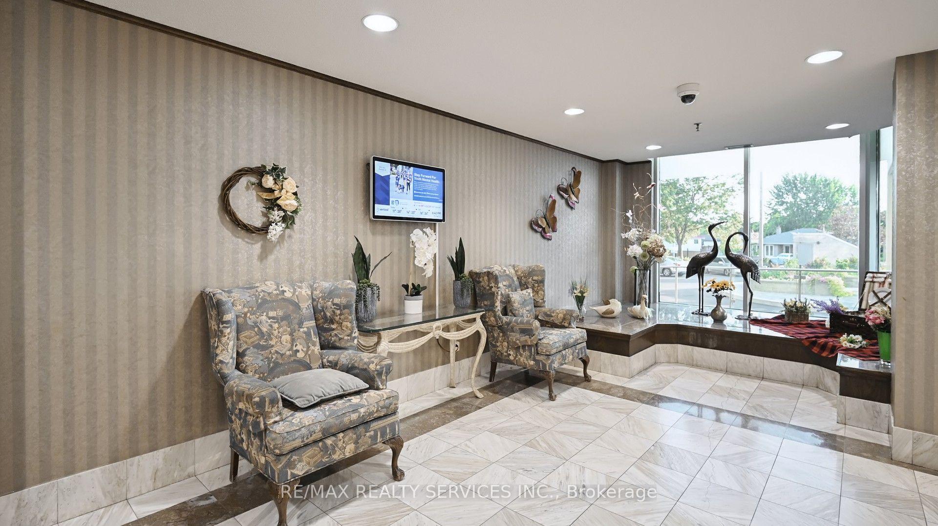 Photo 6 of Unit 508, 330 Mill Street S, Brampton, Brampton South — HOMEH