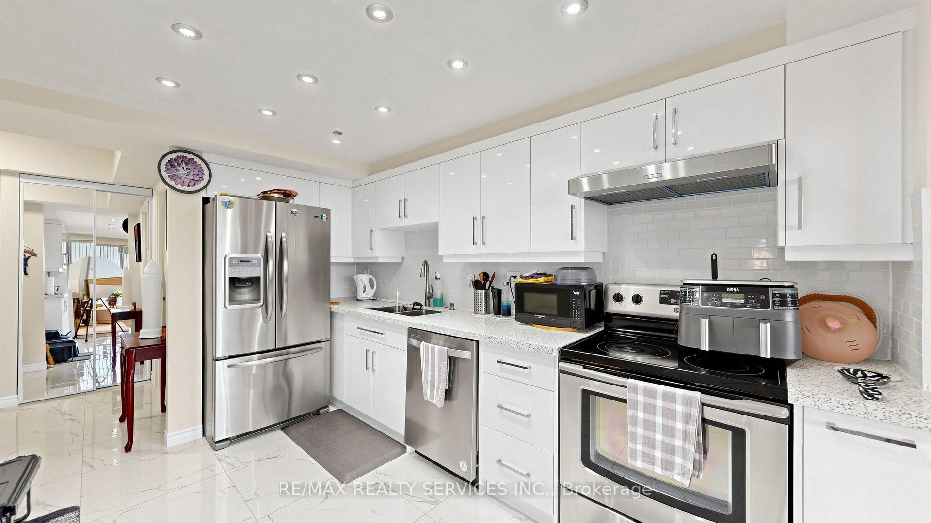 Photo 16 of Unit 508, 330 Mill Street S, Brampton, Brampton South — HOMEH