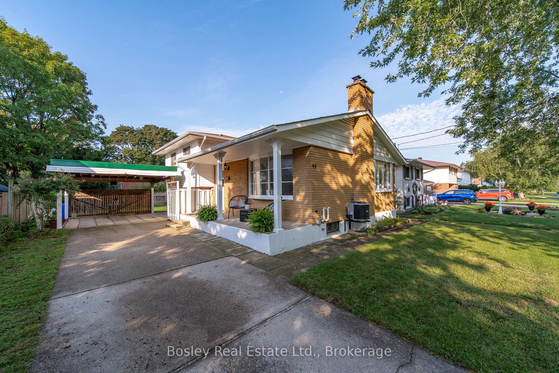 Photo 1 of 44 Brentwood Drive, Guelph, Riverside Park — HOMEH