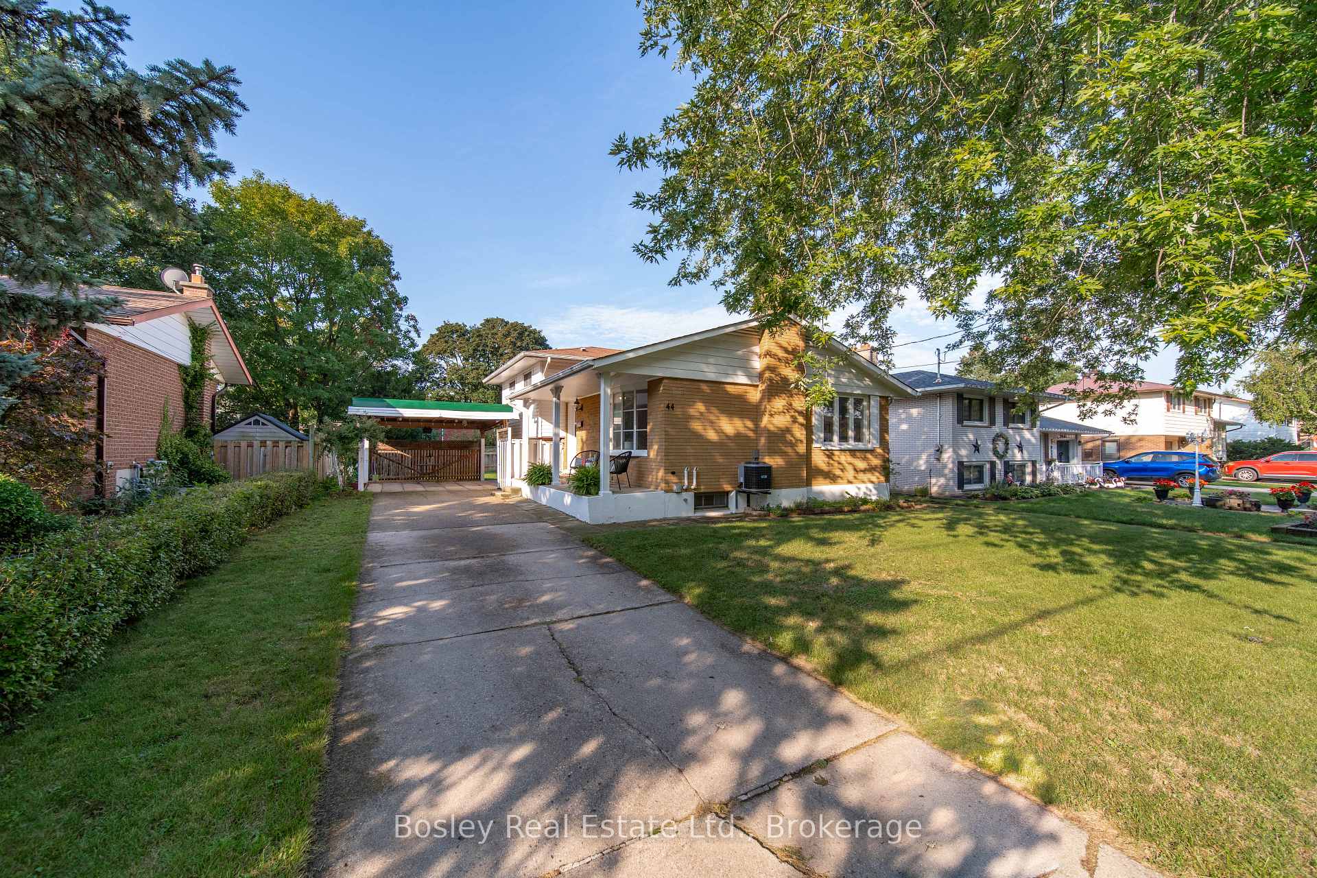 Photo 2 of 44 Brentwood Drive, Guelph, Riverside Park — HOMEH