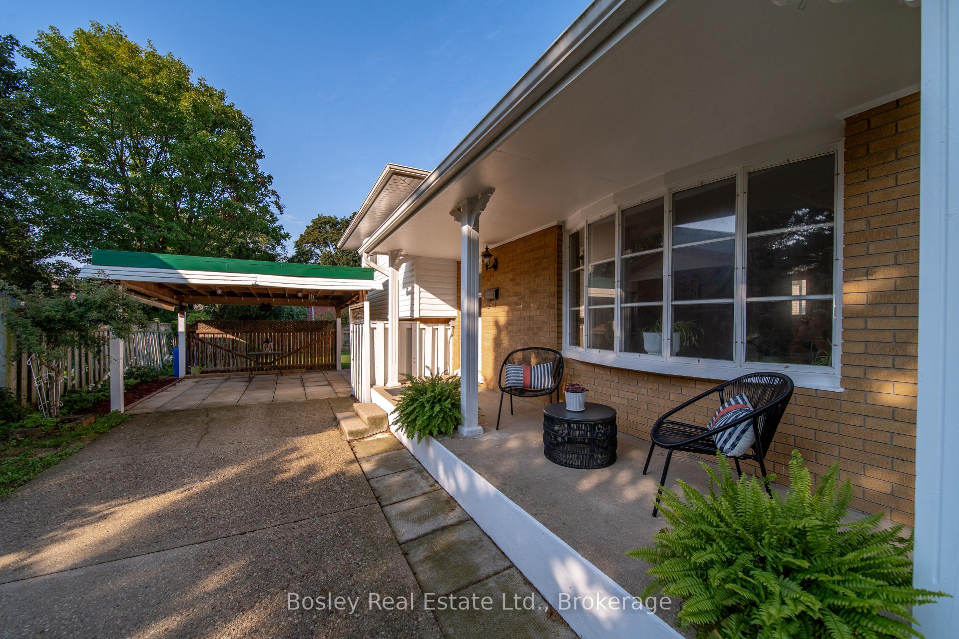Photo 3 of 44 Brentwood Drive, Guelph, Riverside Park — HOMEH