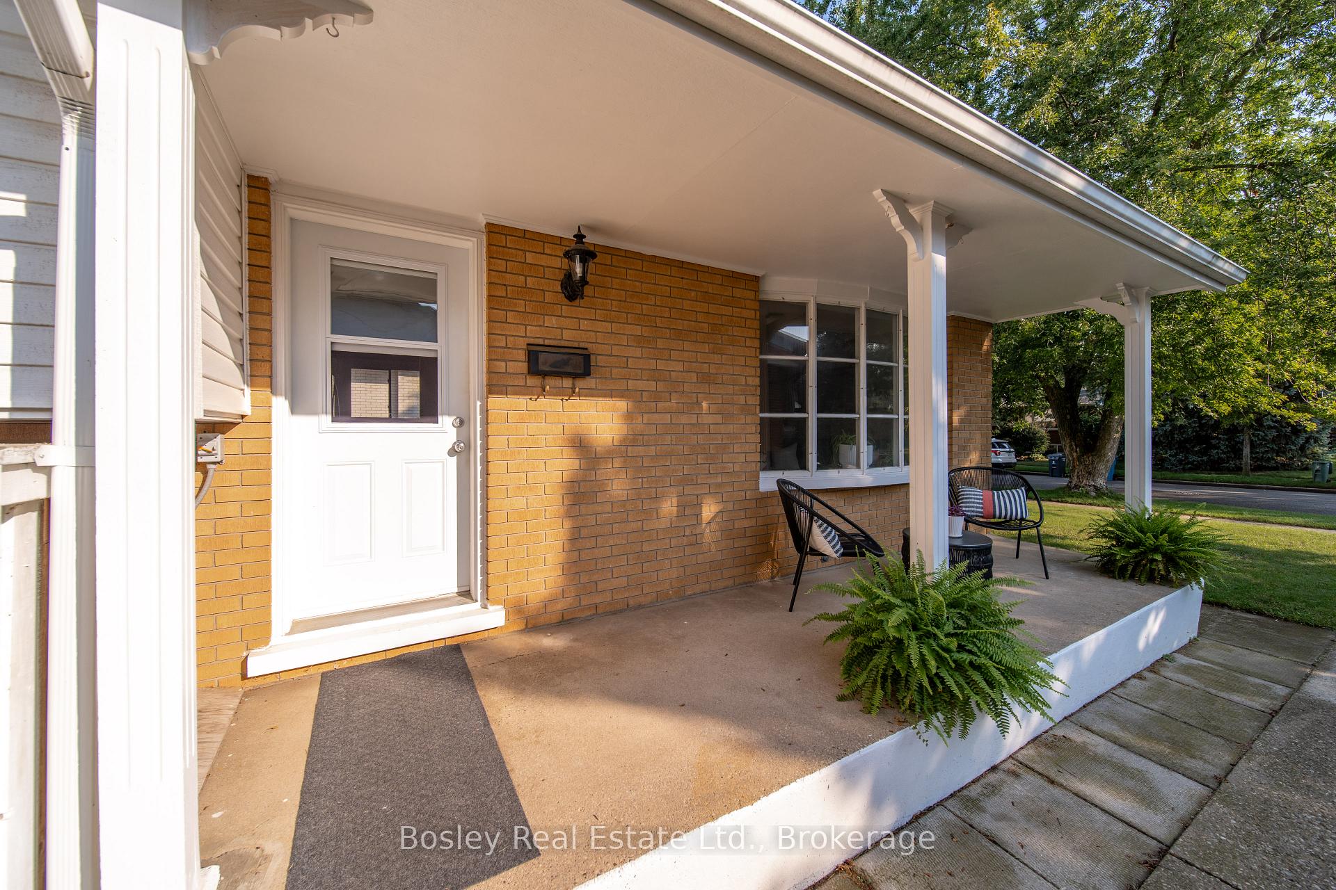 Photo 4 of 44 Brentwood Drive, Guelph, Riverside Park — HOMEH