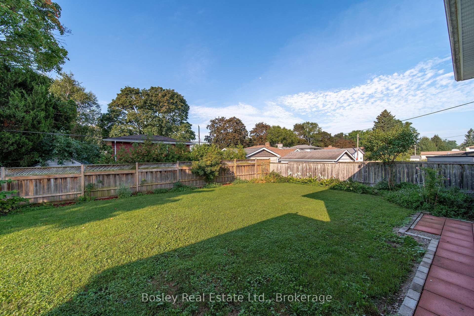 Photo 28 of 44 Brentwood Drive, Guelph, Riverside Park — HOMEH