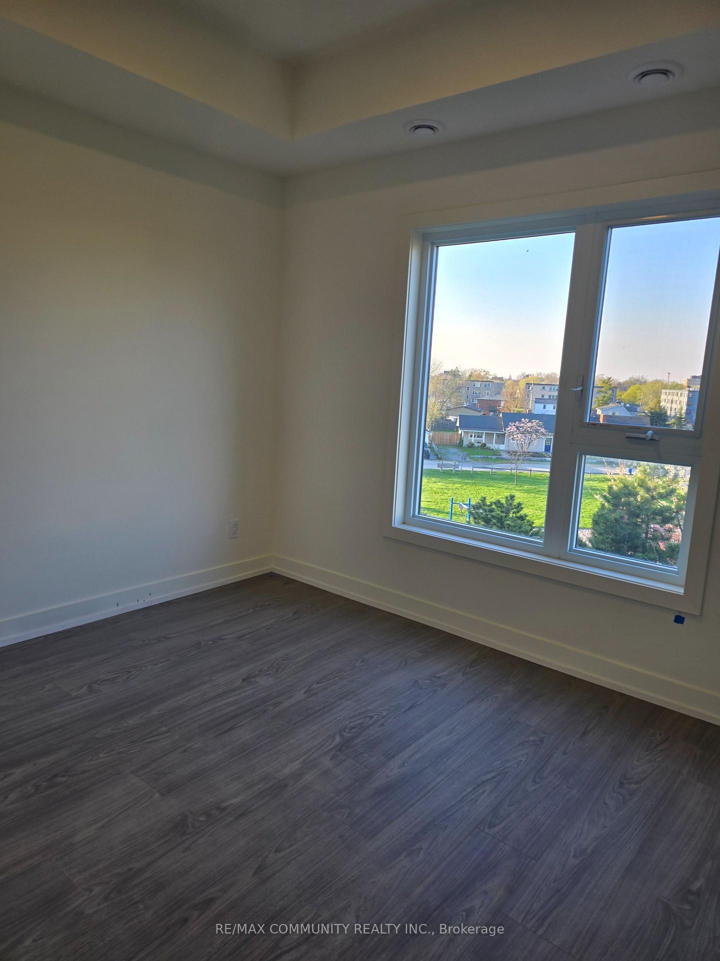 Photo 4 of Unit 309B, 16 Melbourne Avenue, St. Catharines, E. Chester — HOMEH