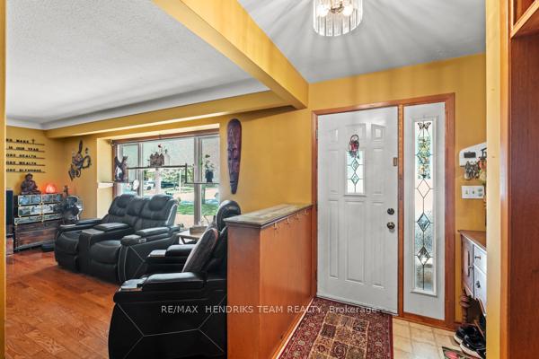 Photo 5 of 33 Meadowbrook Crescent, St. Catharines, Carlton/Bunting — HOMEH