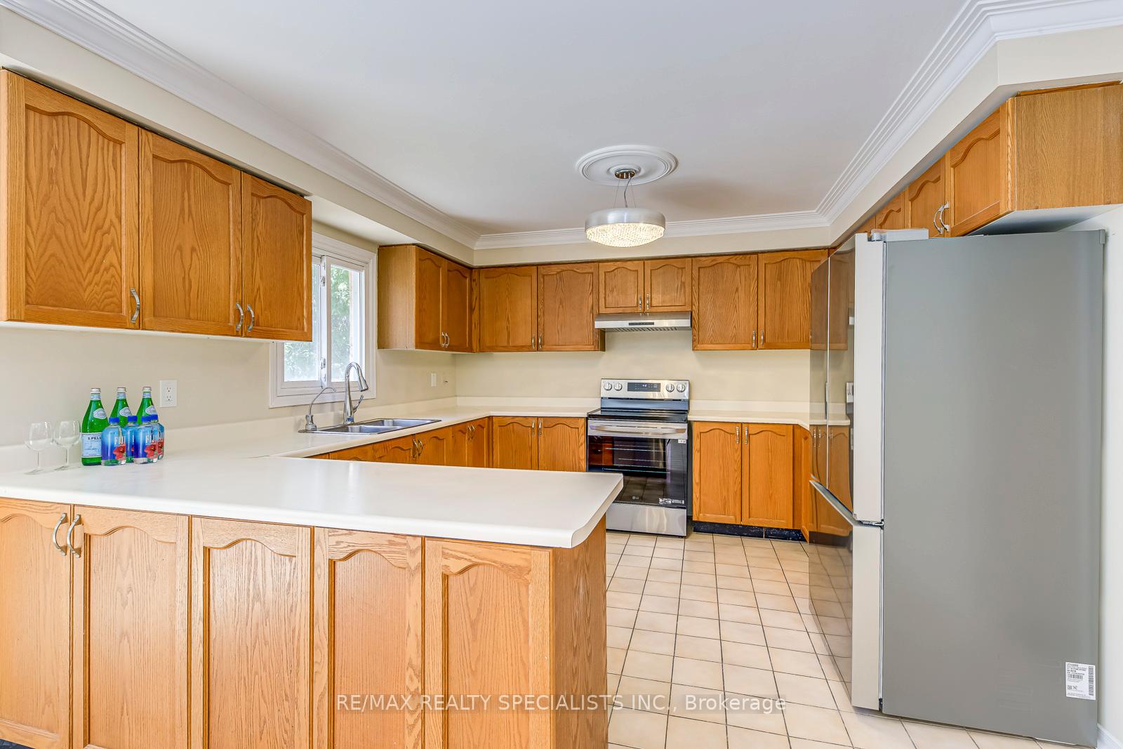 Photo 19 of 102 Sunforest Drive, Brampton, Heart Lake West — HOMEH