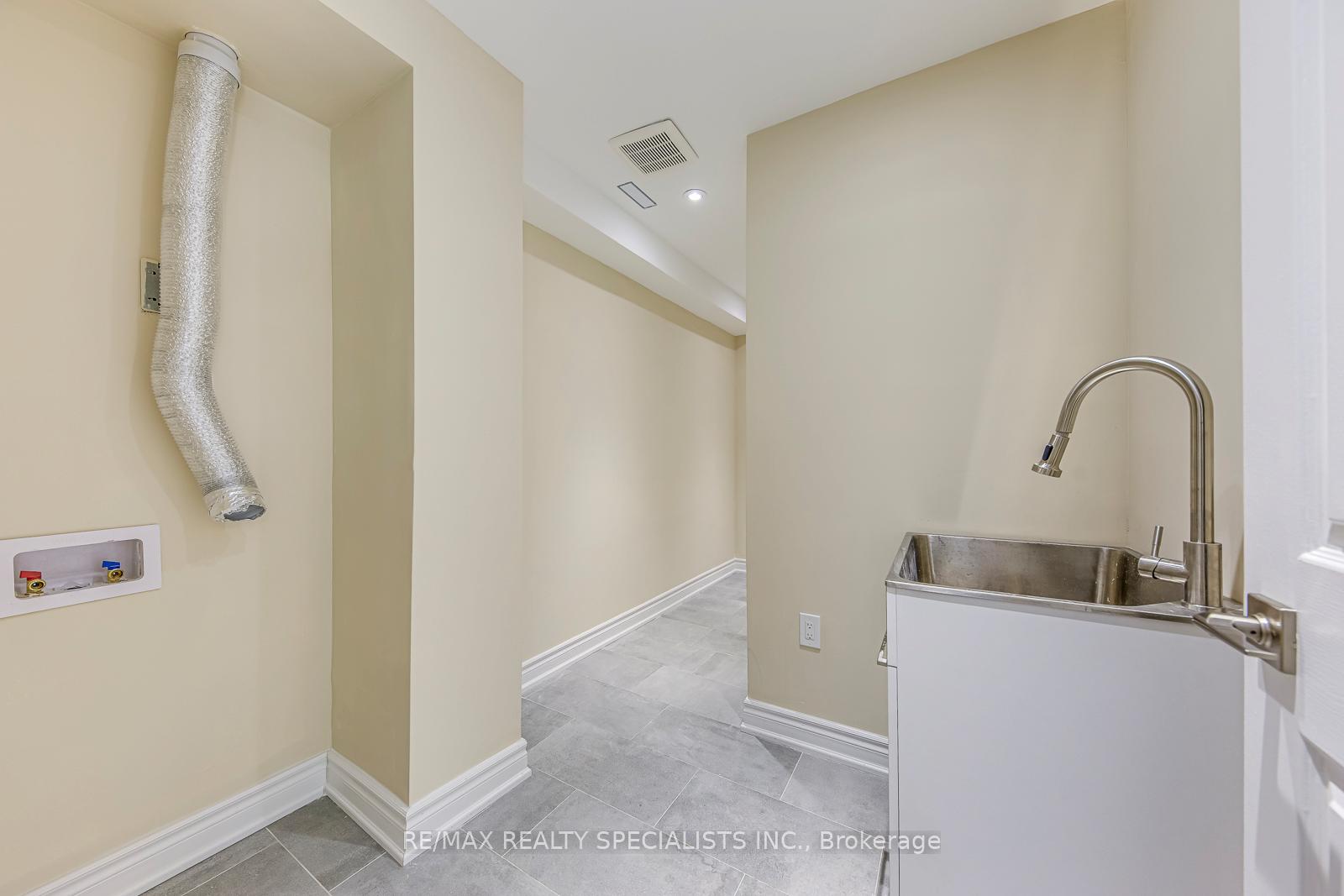 Photo 24 of 102 Sunforest Drive, Brampton, Heart Lake West — HOMEH