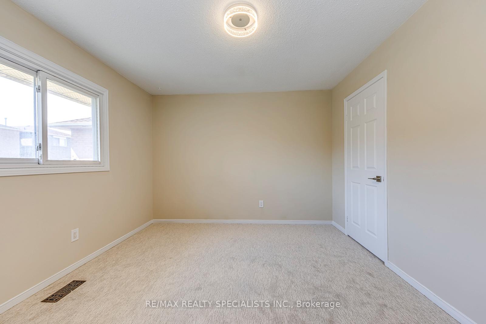 Photo 39 of 102 Sunforest Drive, Brampton, Heart Lake West — HOMEH