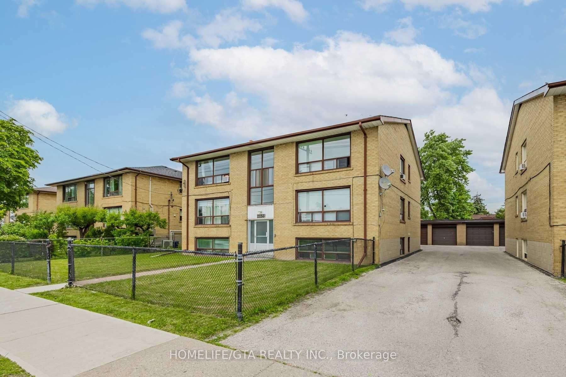 Photo 2 of Unit 5, 2255 Kipling Avenue, Etobicoke, Rexdale-Kipling — HOMEH