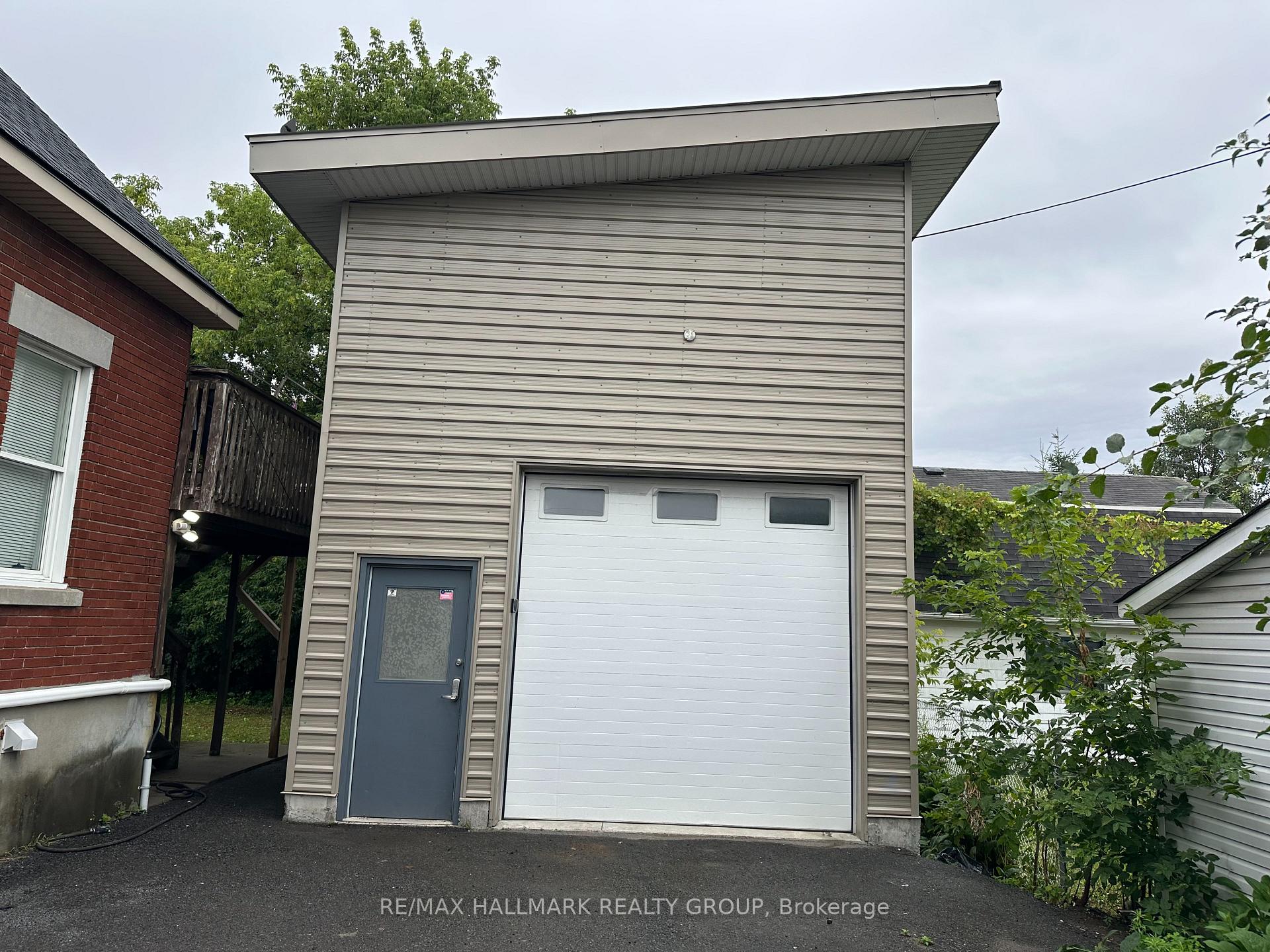 Photo 1 of Unit B, 1148 Parisien Street, Ottawa, Cyrville Rd./Industrial Park — HOMEH