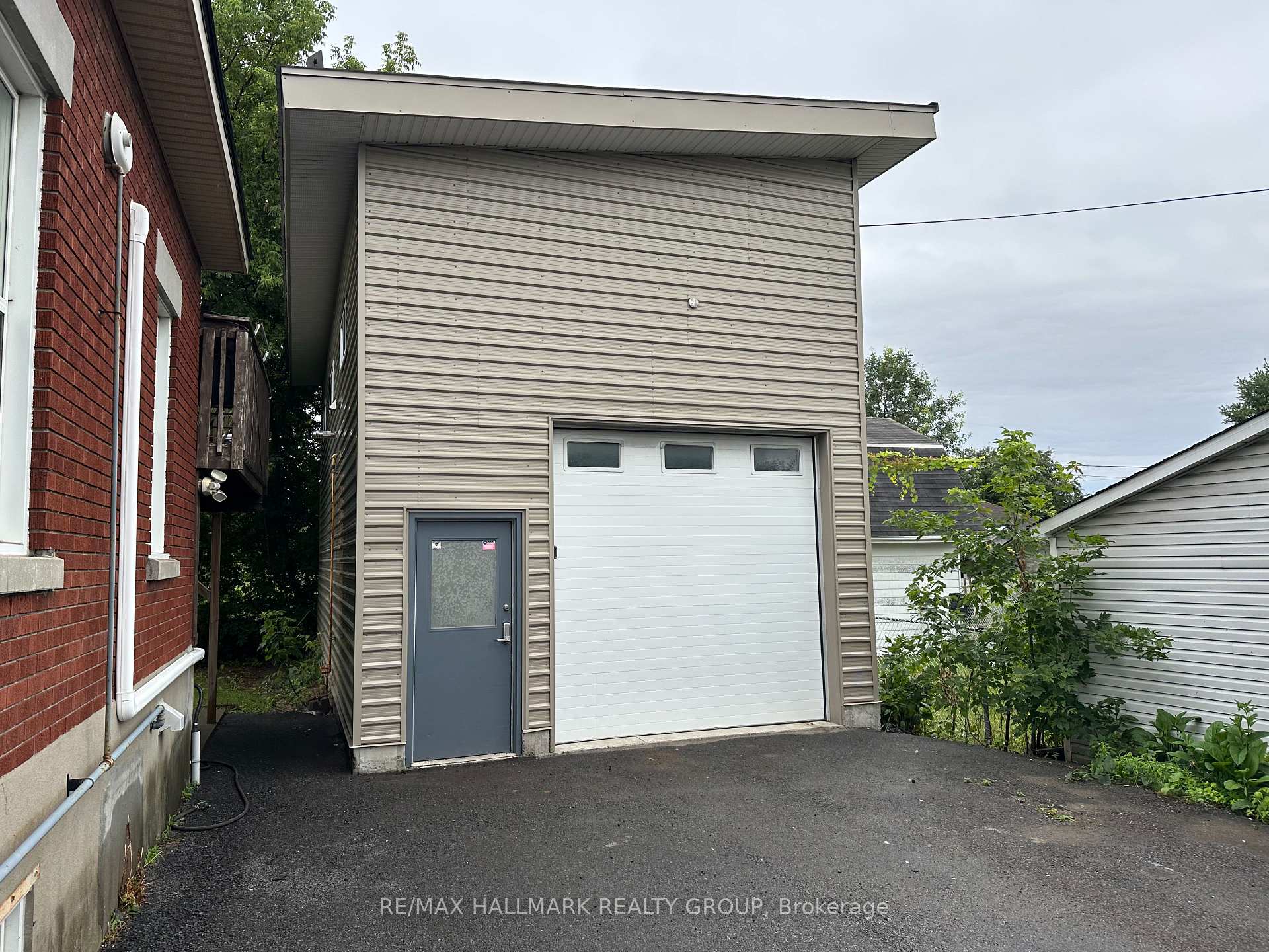 Photo 3 of Unit B, 1148 Parisien Street, Ottawa, Cyrville Rd./Industrial Park — HOMEH