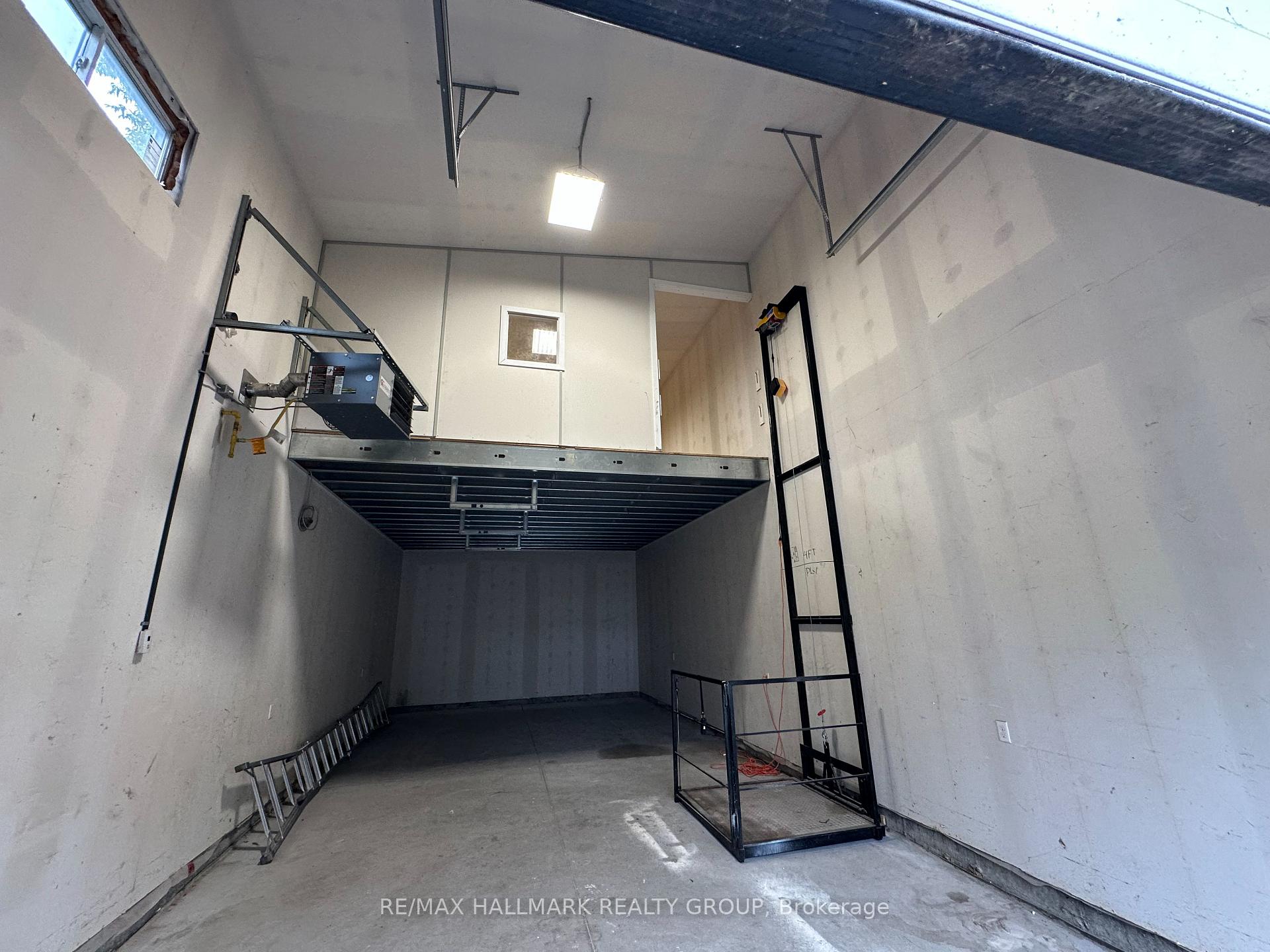 Photo 6 of Unit B, 1148 Parisien Street, Ottawa, Cyrville Rd./Industrial Park — HOMEH