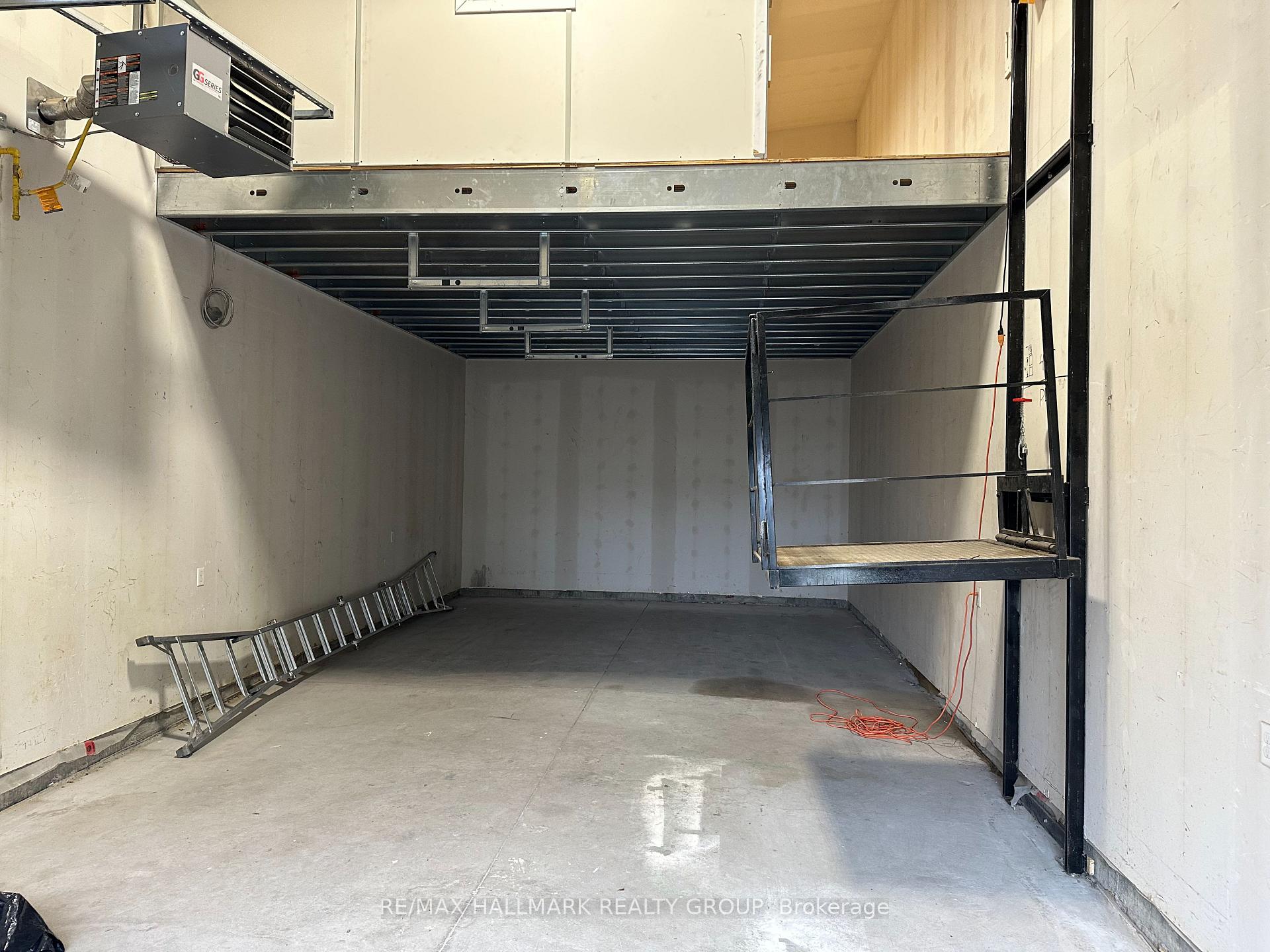 Photo 9 of Unit B, 1148 Parisien Street, Ottawa, Cyrville Rd./Industrial Park — HOMEH