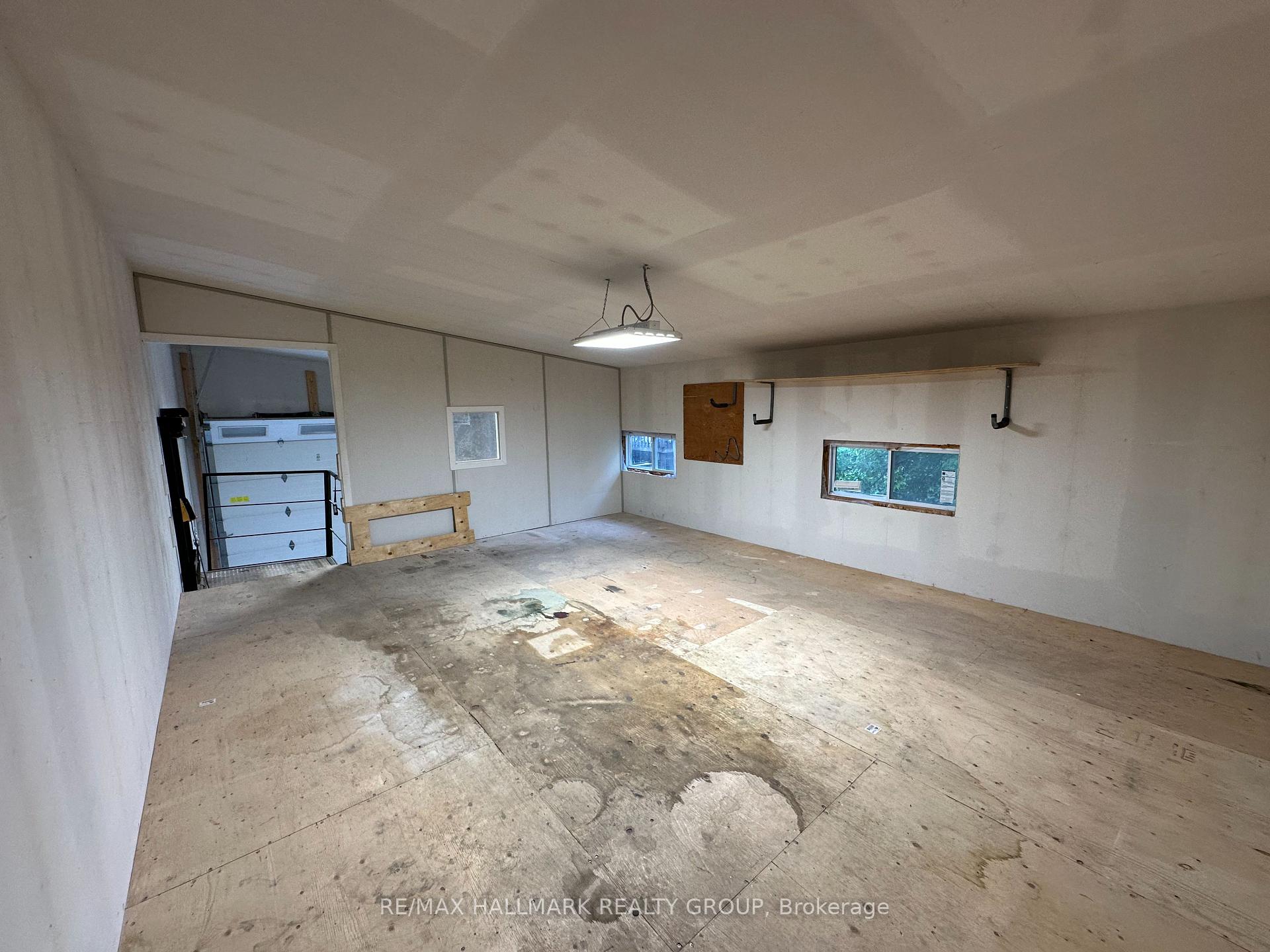 Photo 11 of Unit B, 1148 Parisien Street, Ottawa, Cyrville Rd./Industrial Park — HOMEH