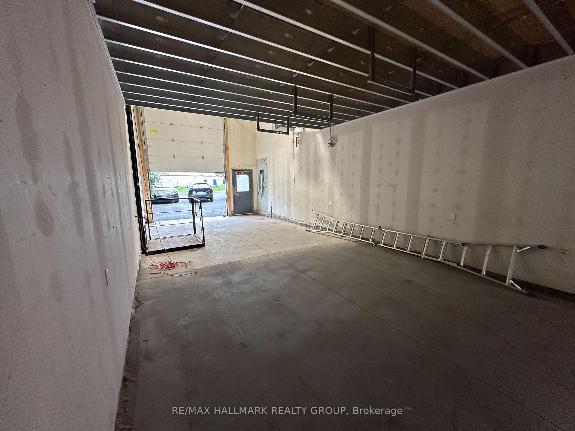 Photo 12 of Unit B, 1148 Parisien Street, Ottawa, Cyrville Rd./Industrial Park — HOMEH