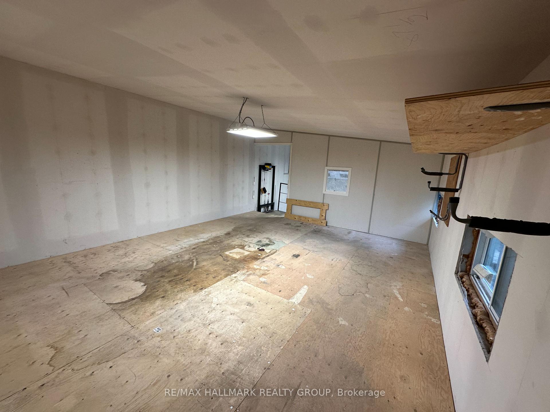 Photo 13 of Unit B, 1148 Parisien Street, Ottawa, Cyrville Rd./Industrial Park — HOMEH