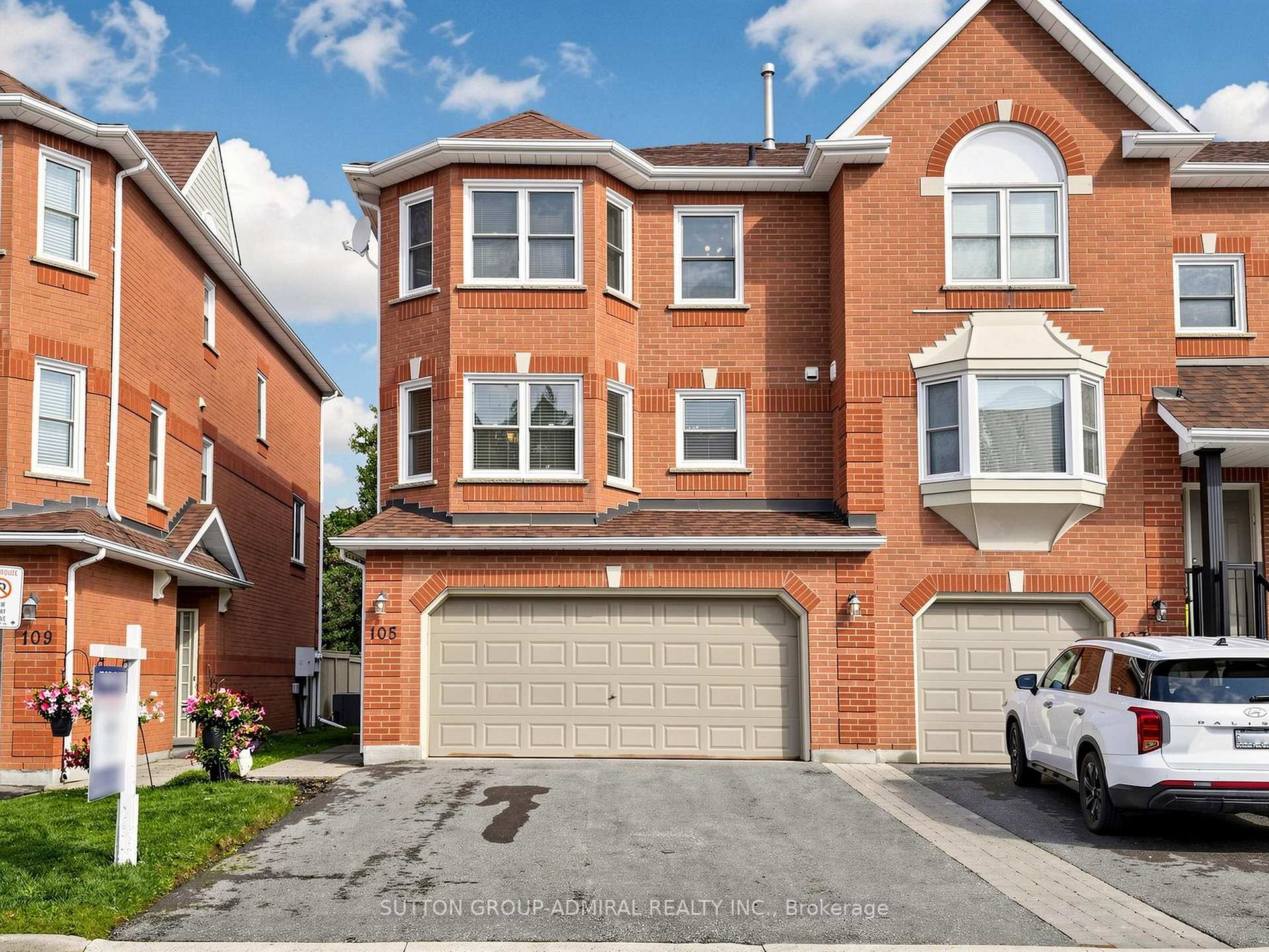 Photo 2 of Unit 105, 105 Leah Crescent, Vaughan, Beverley Glen — HOMEH