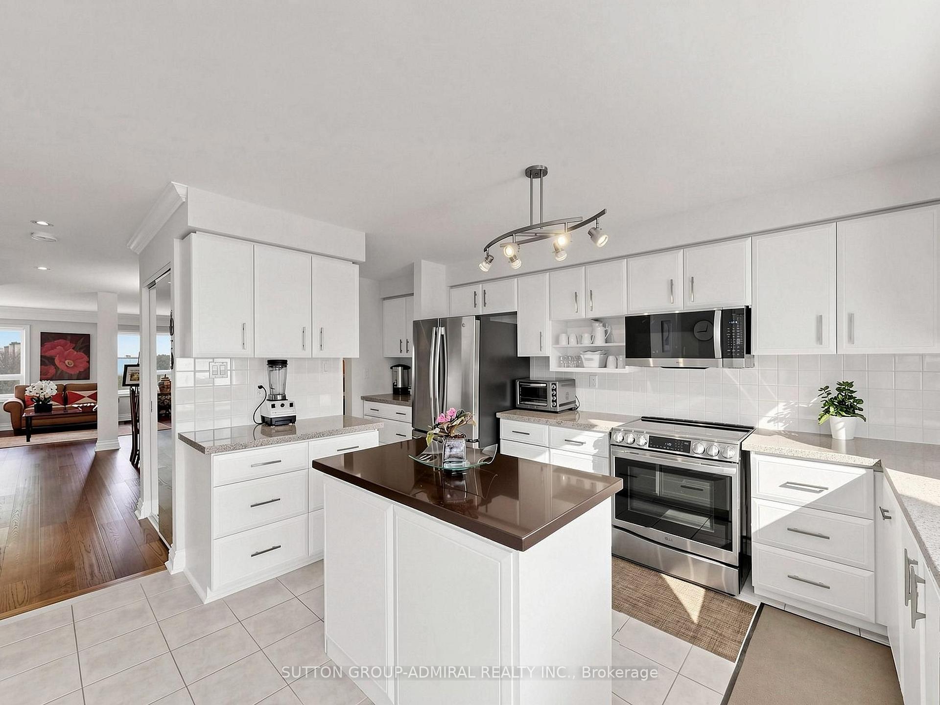 Photo 10 of Unit 105, 105 Leah Crescent, Vaughan, Beverley Glen — HOMEH