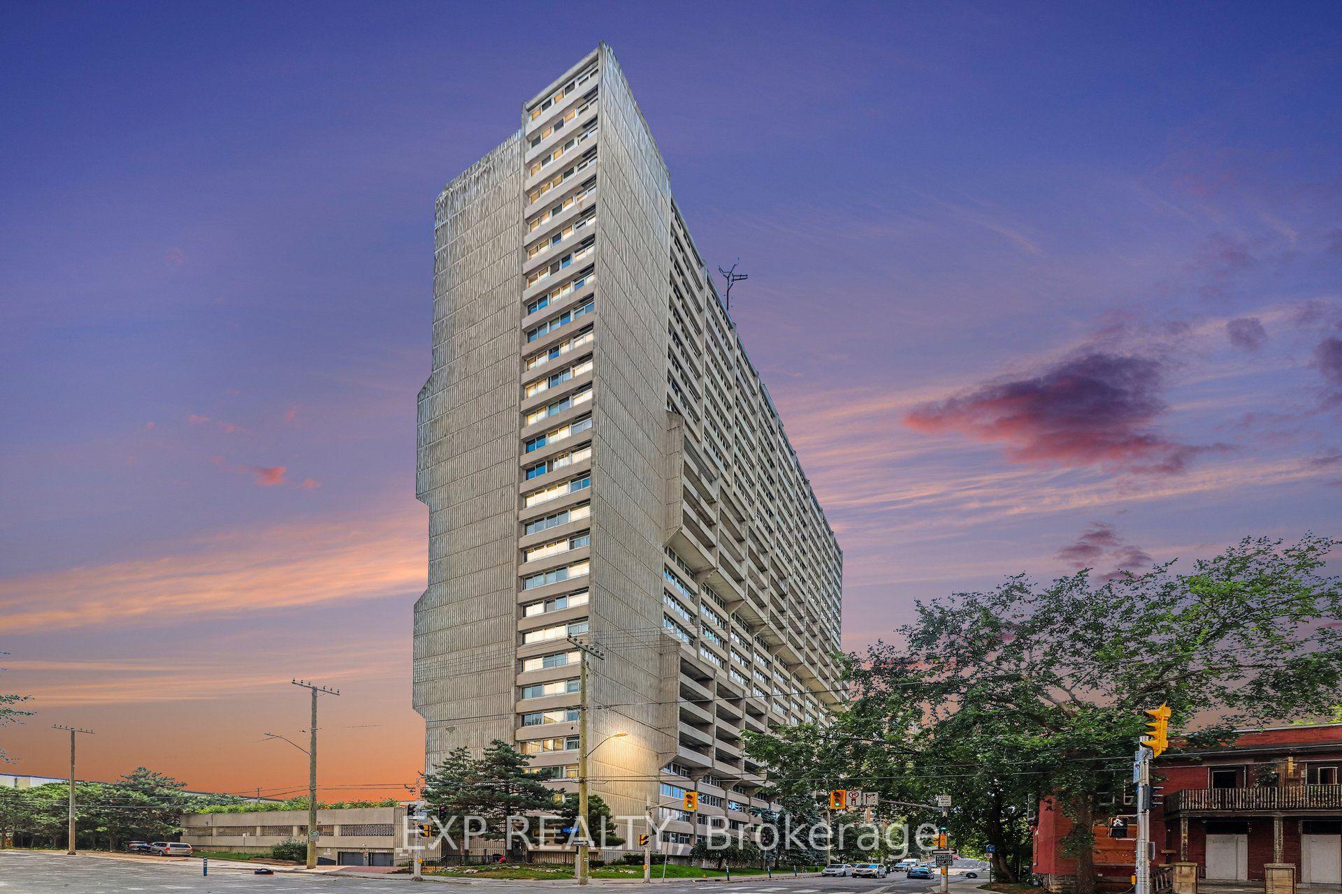 Front of Unit 204, 500 Laurier Avenue W