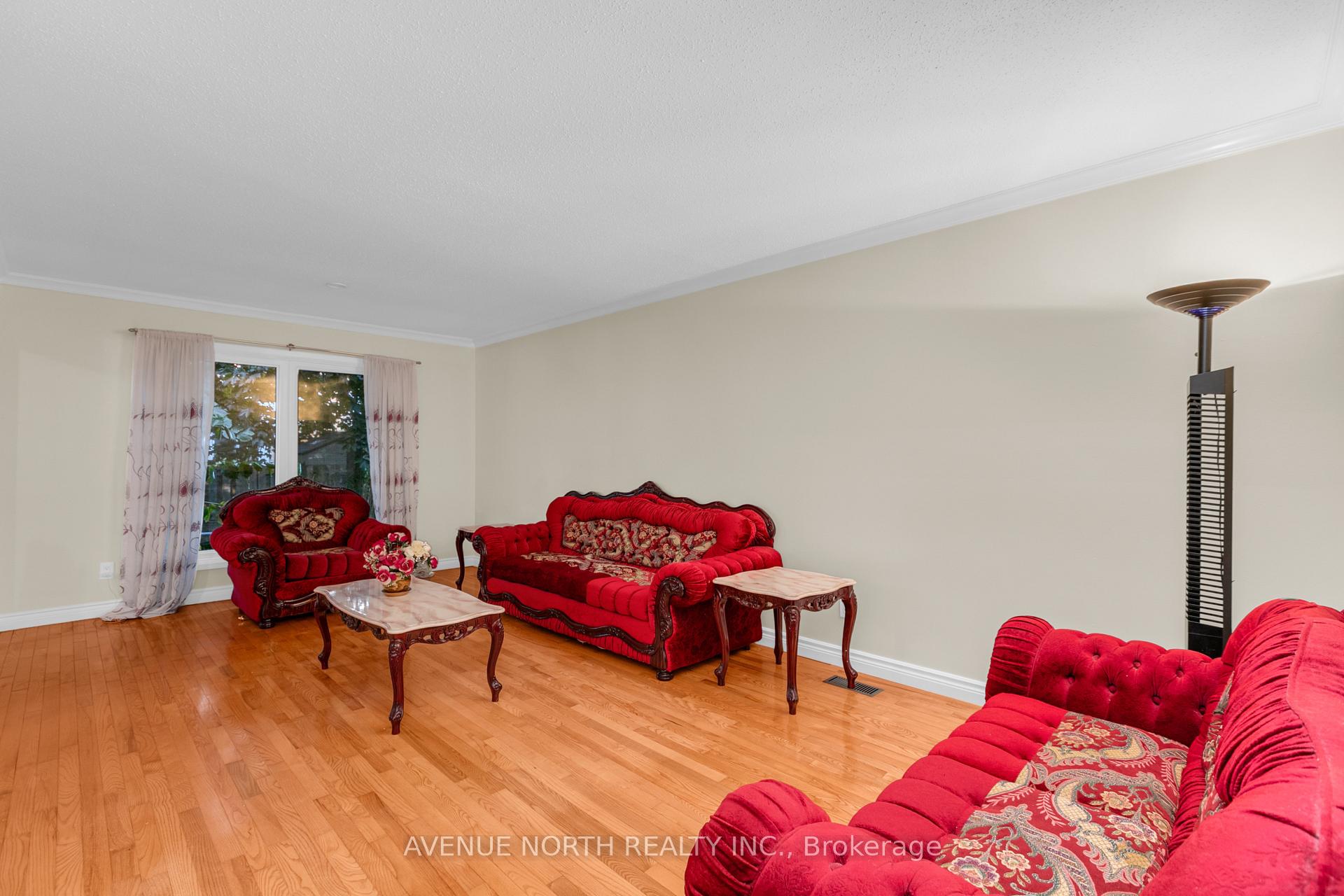 Photo 11 of 23 Bluegrass Drive, Ottawa, Kanata - Bridlewood — HOMEH