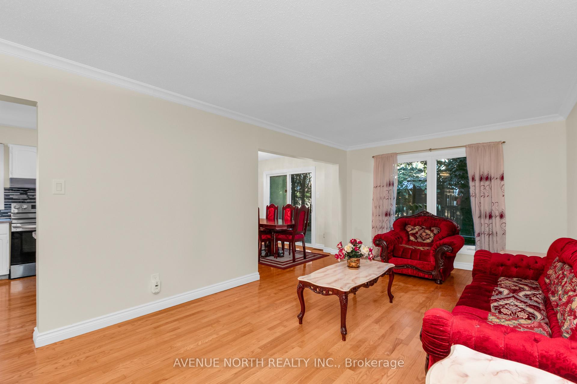 Photo 12 of 23 Bluegrass Drive, Ottawa, Kanata - Bridlewood — HOMEH