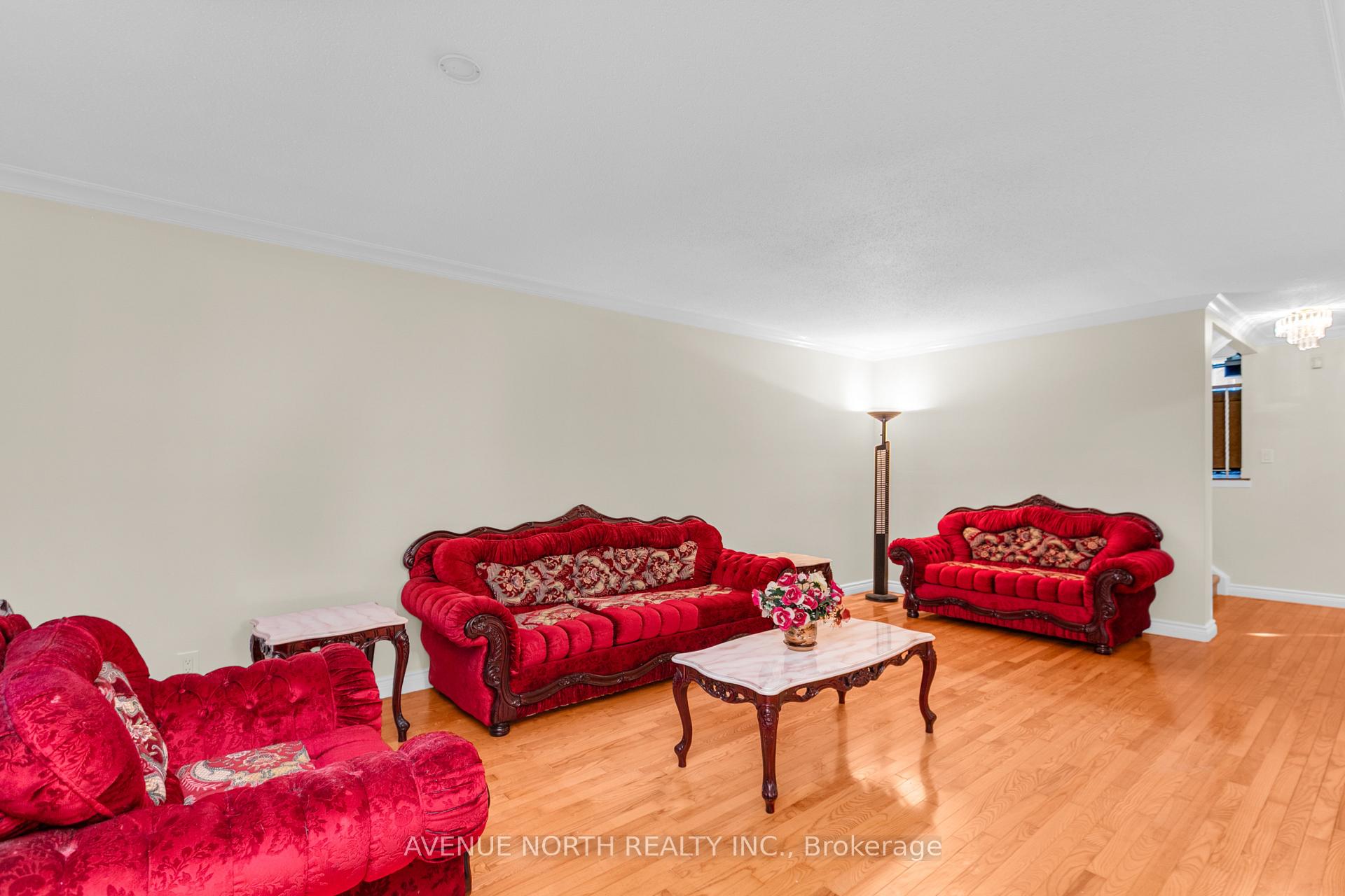 Photo 13 of 23 Bluegrass Drive, Ottawa, Kanata - Bridlewood — HOMEH