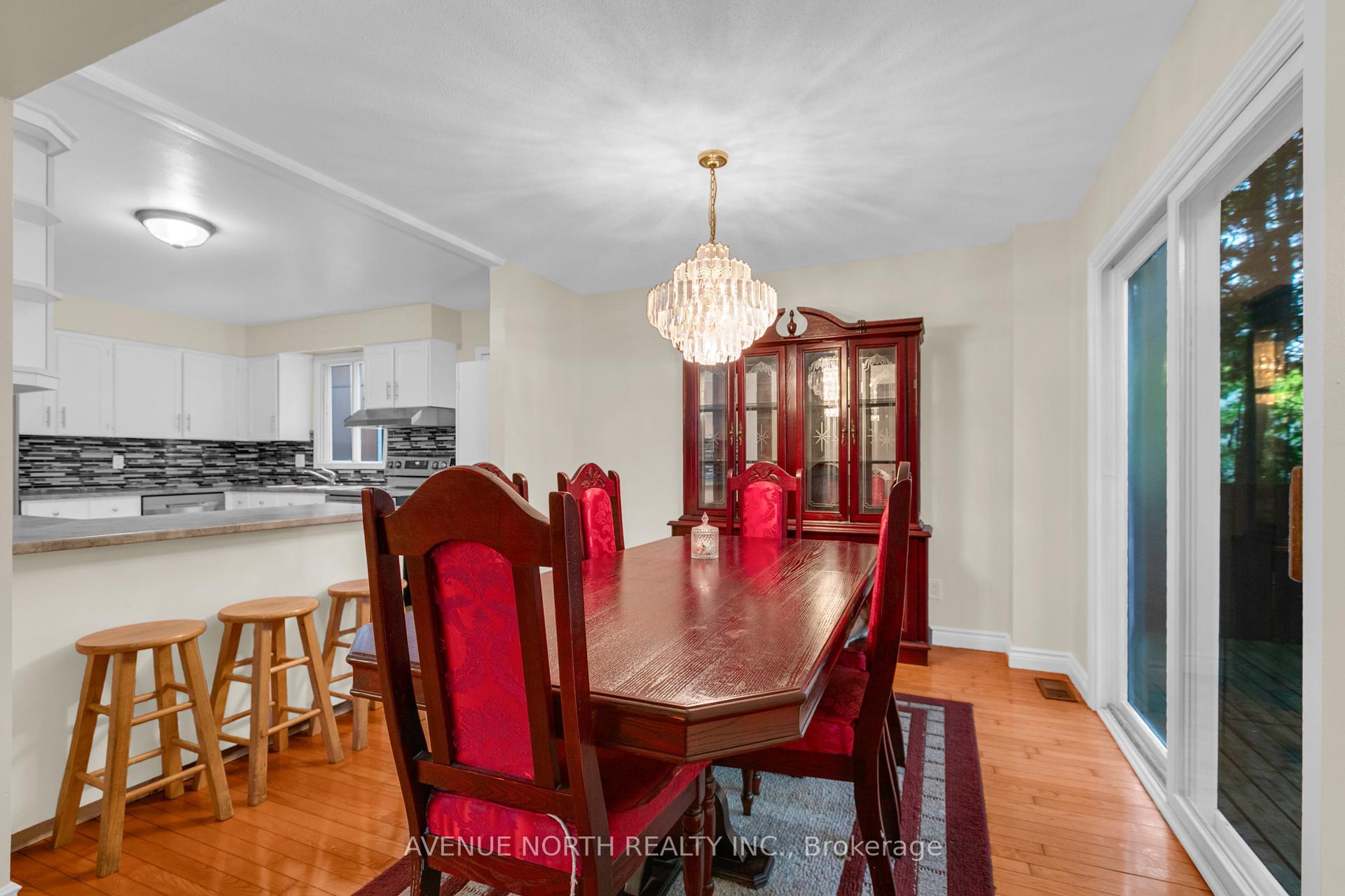 Photo 16 of 23 Bluegrass Drive, Ottawa, Kanata - Bridlewood — HOMEH