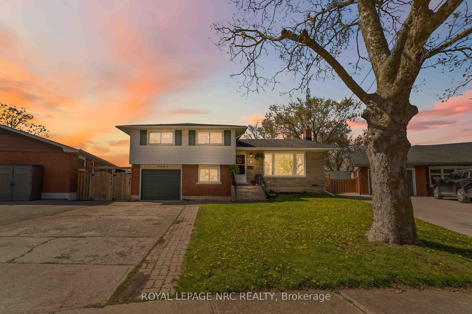 Photo 1 of 4485 Queensway Crescent, Niagara Falls, Morrison — HOMEH