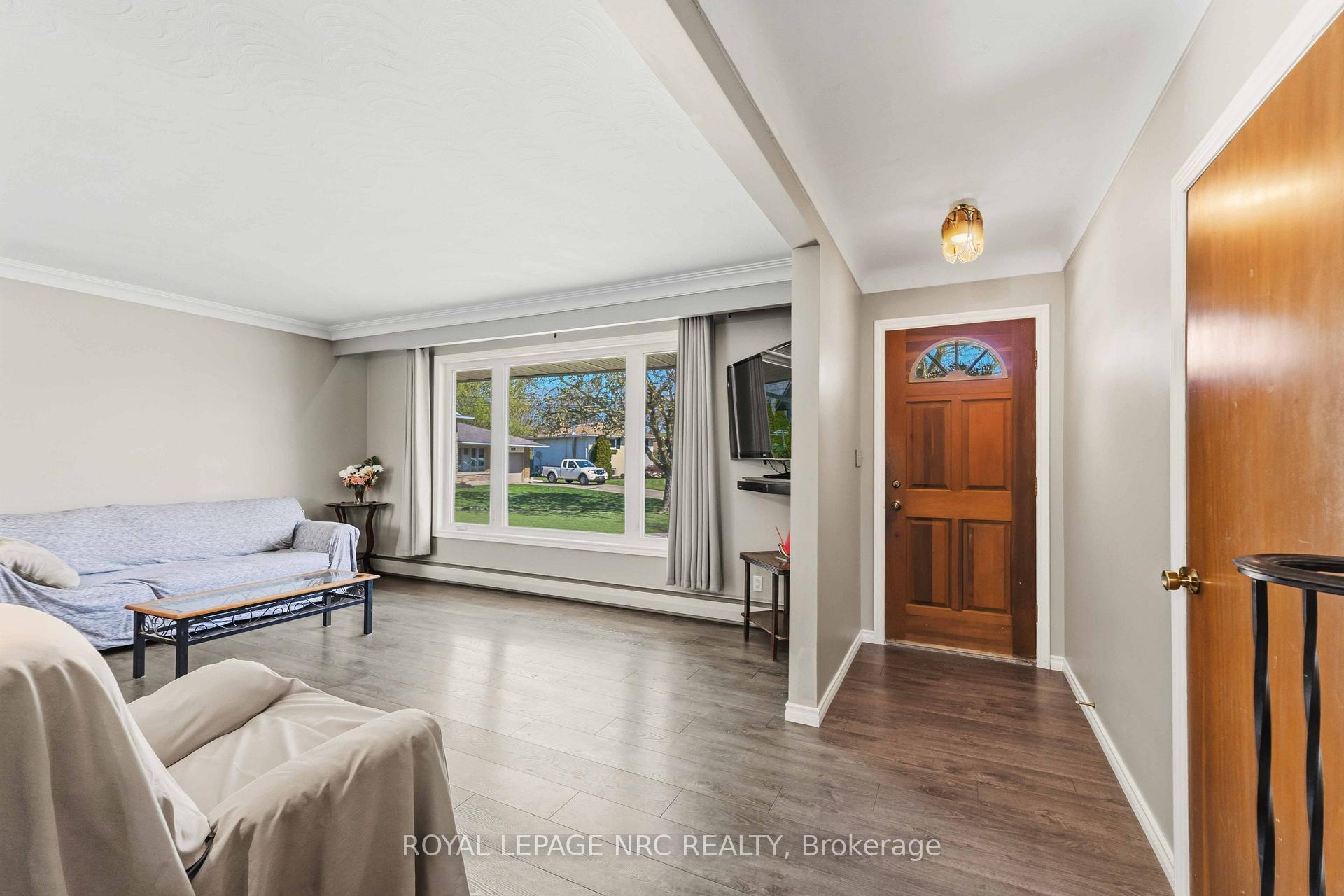 Photo 6 of 4485 Queensway Crescent, Niagara Falls, Morrison — HOMEH