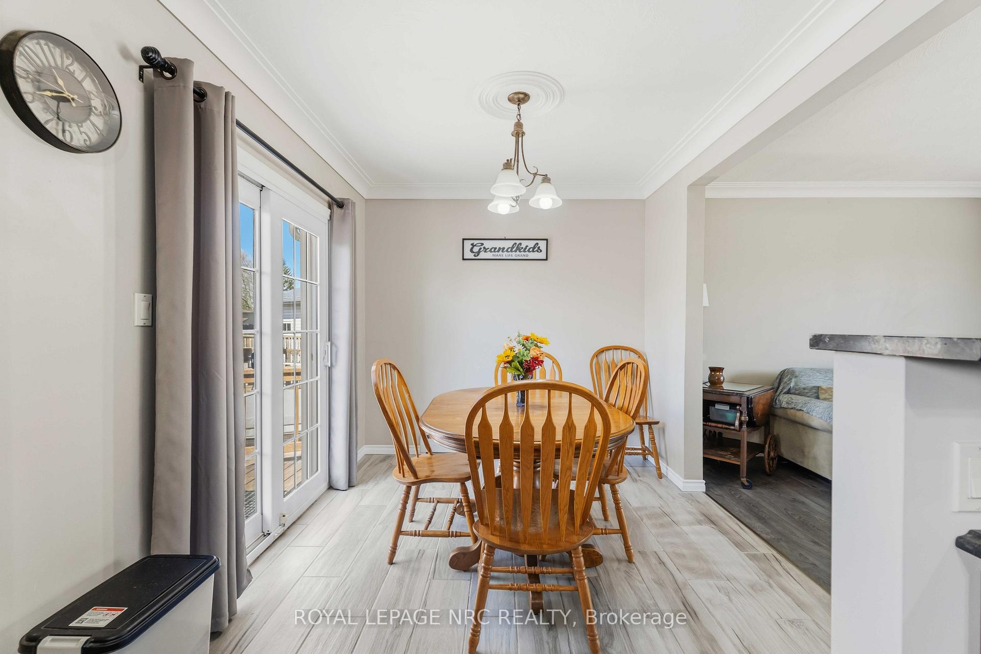 Photo 10 of 4485 Queensway Crescent, Niagara Falls, Morrison — HOMEH