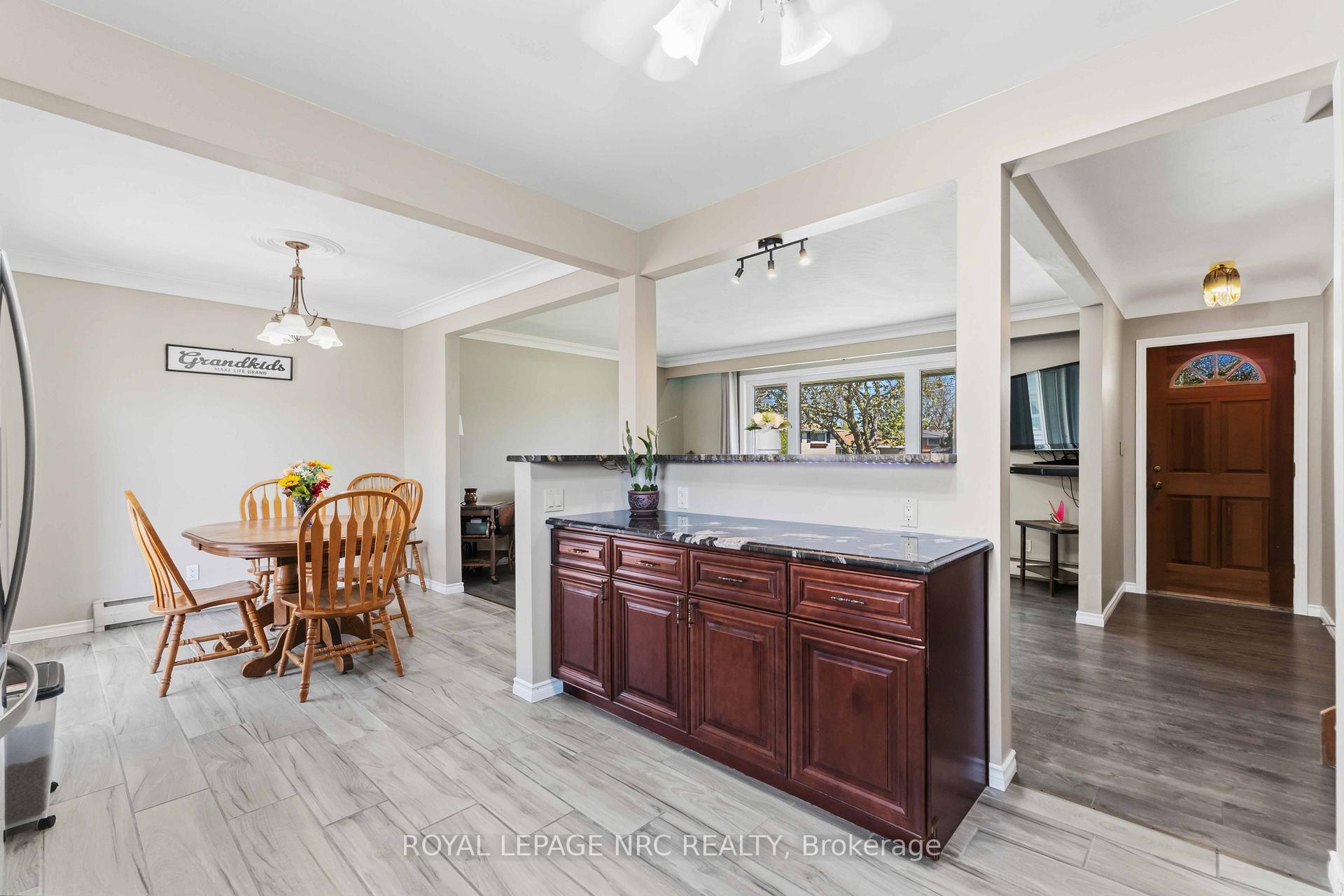 Photo 12 of 4485 Queensway Crescent, Niagara Falls, Morrison — HOMEH
