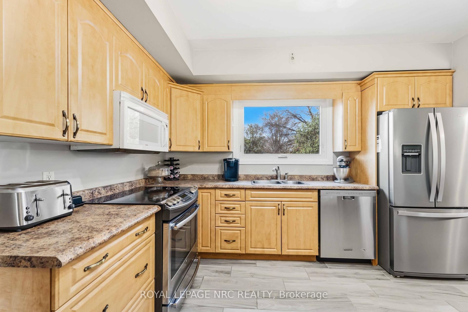 Photo 13 of 4485 Queensway Crescent, Niagara Falls, Morrison — HOMEH