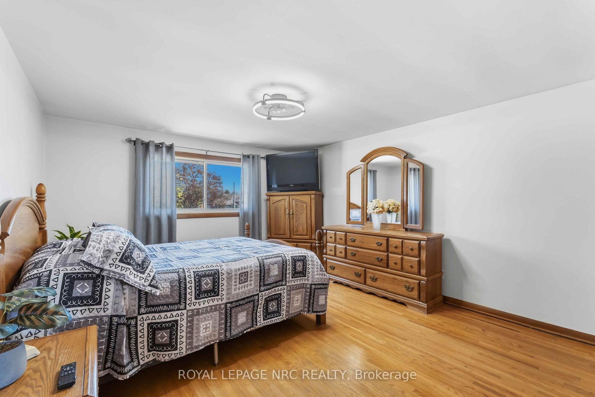 Photo 15 of 4485 Queensway Crescent, Niagara Falls, Morrison — HOMEH