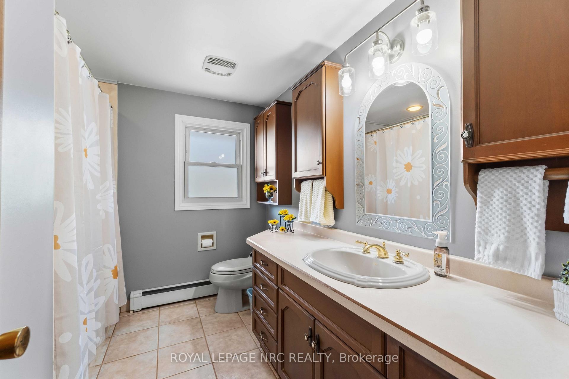 Photo 21 of 4485 Queensway Crescent, Niagara Falls, Morrison — HOMEH