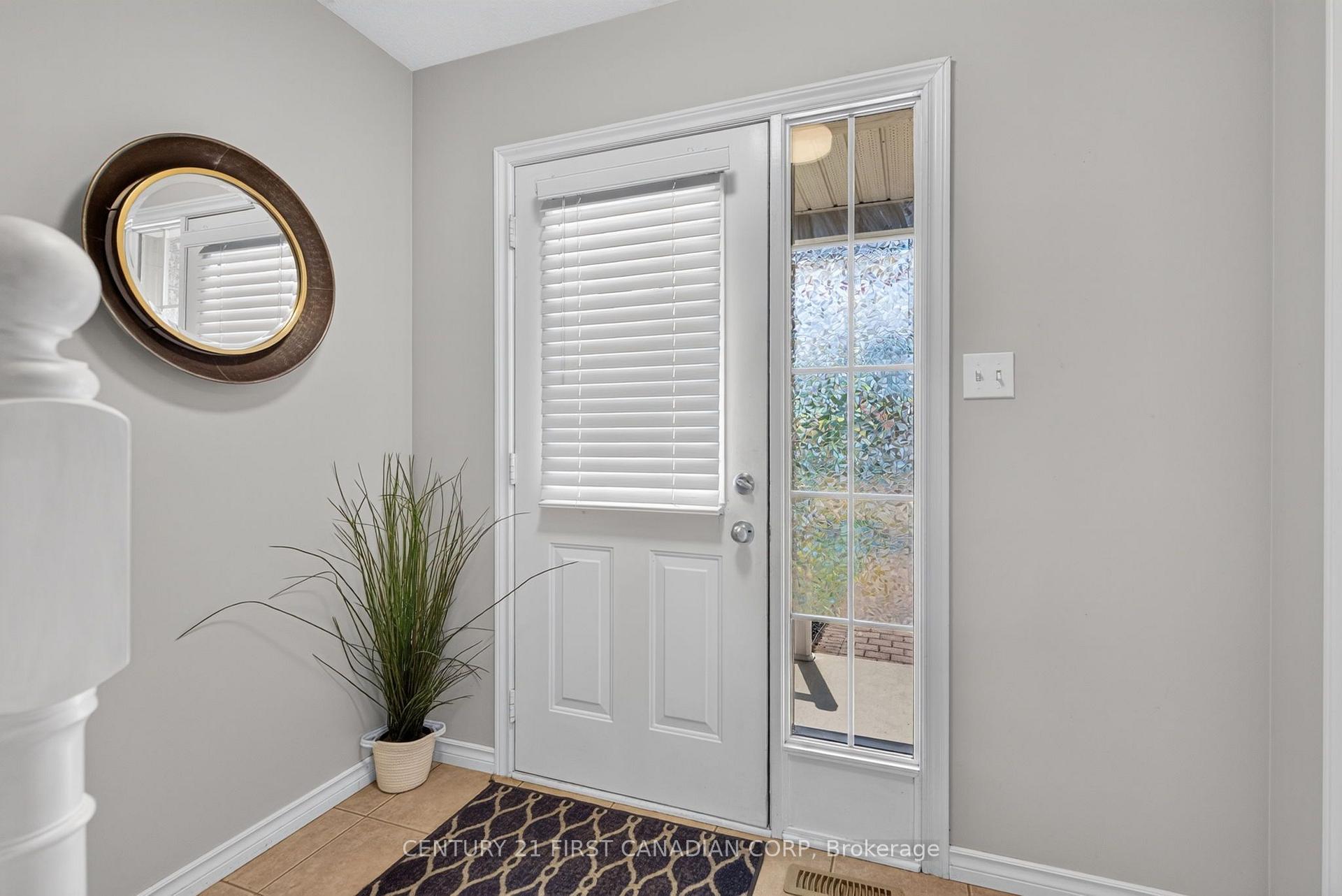 Photo 2 of 1318 Blackmaple Drive, London, East A — HOMEH