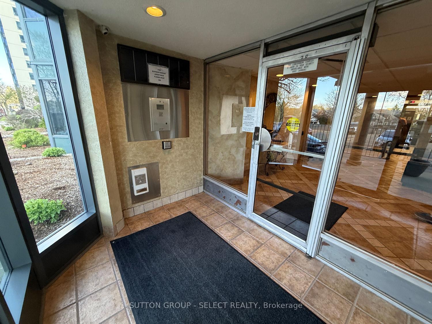 Photo 2 of Unit 1902, 55 Green Valley Drive, Kitchener, Pioneer Park — HOMEH