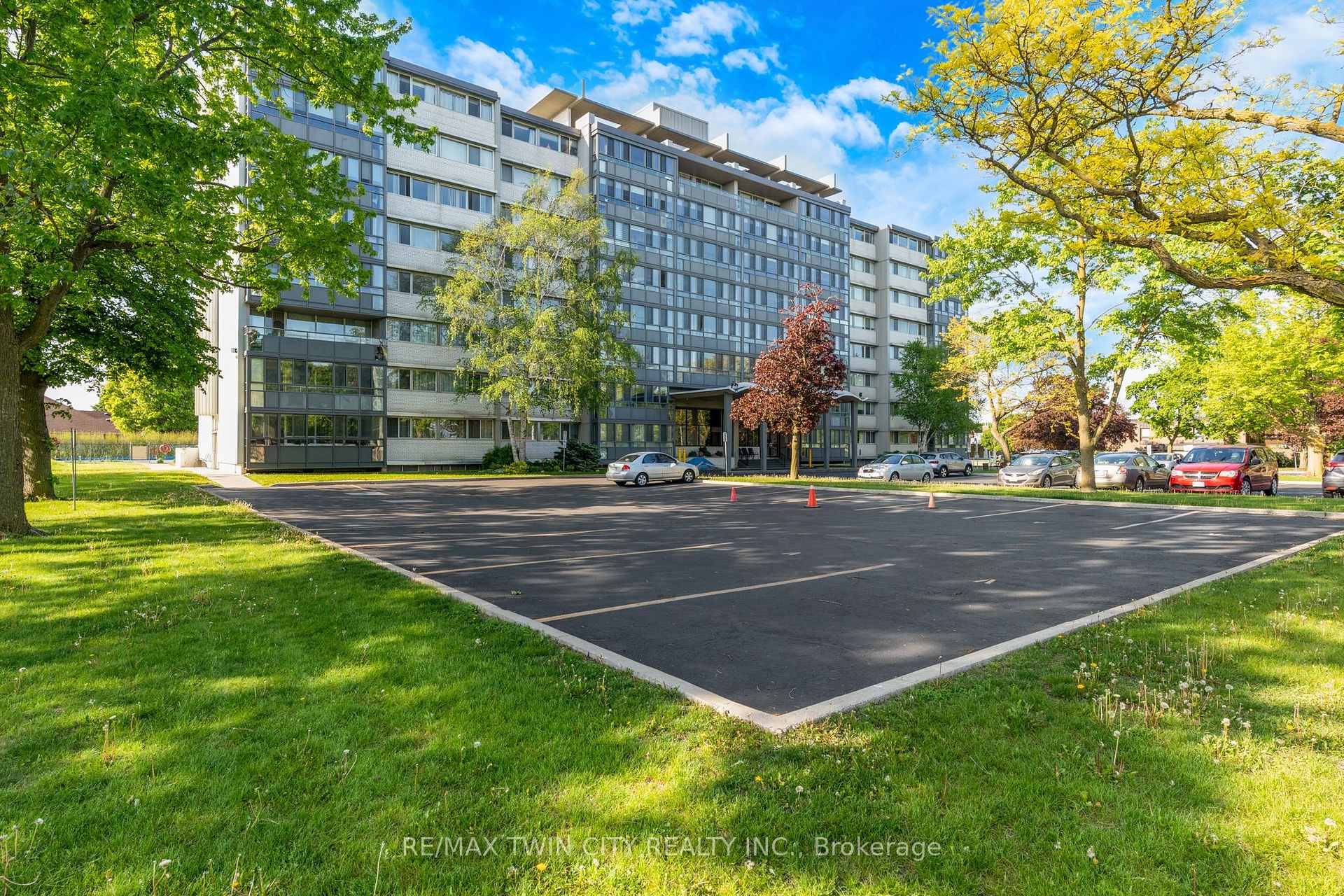Photo 2 of Unit 306, 24 Midland Drive, Kitchener, Stanley Park — HOMEH